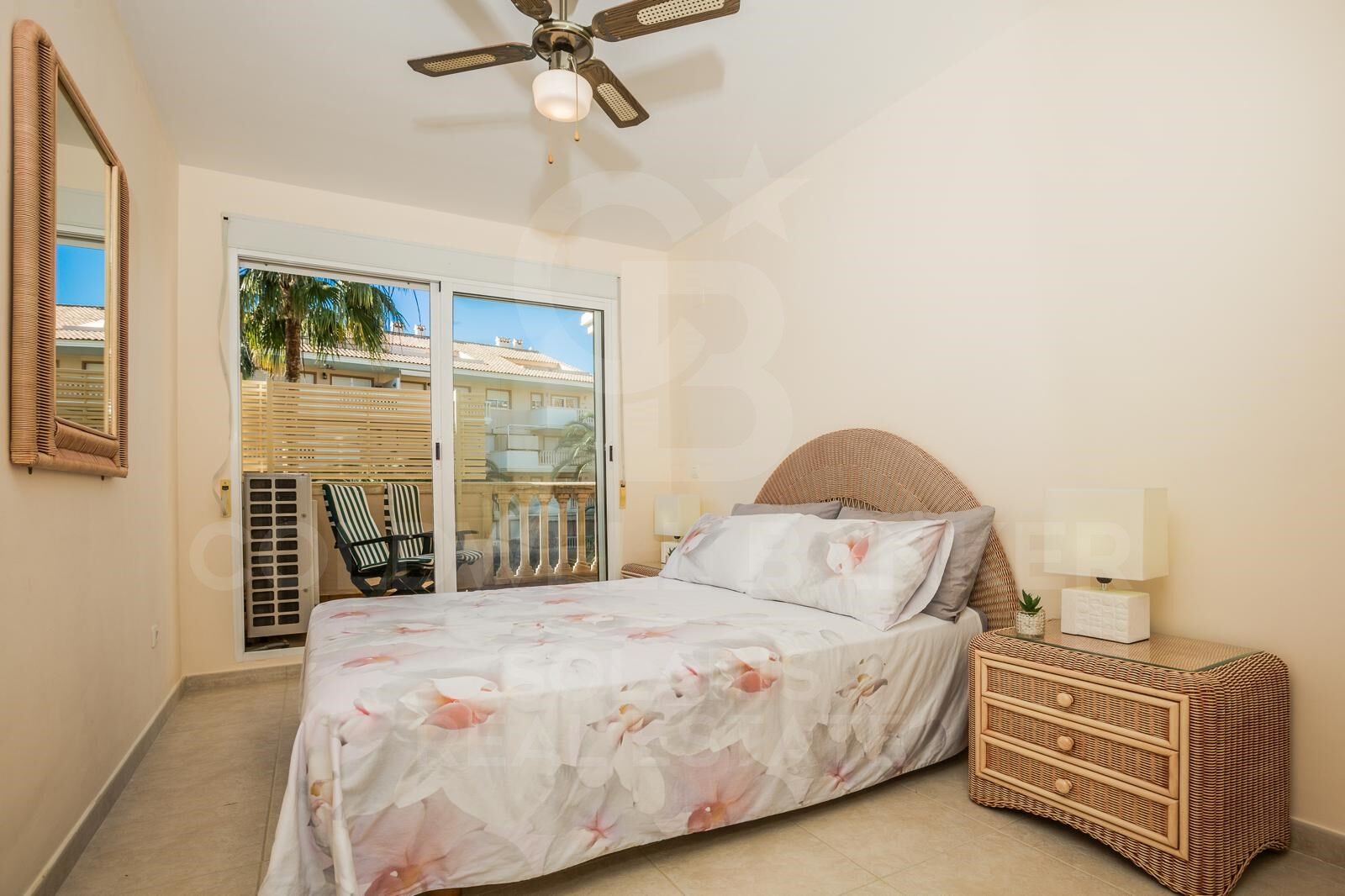 APPARTEMENT EXCLUSIF À JÁVEA - À 200M DE LA PLAGE DE L'ARENAL