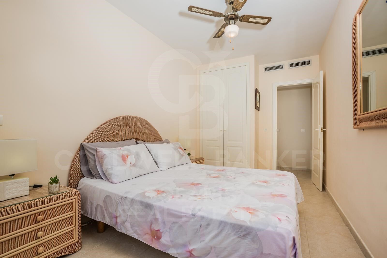 APPARTEMENT EXCLUSIF À JÁVEA - À 200M DE LA PLAGE DE L'ARENAL