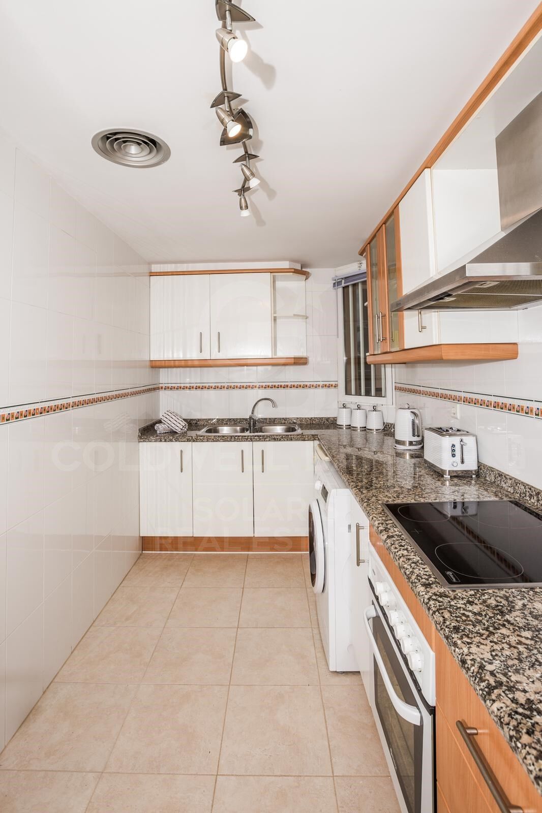 APPARTEMENT EXCLUSIF À JÁVEA - À 200M DE LA PLAGE DE L'ARENAL
