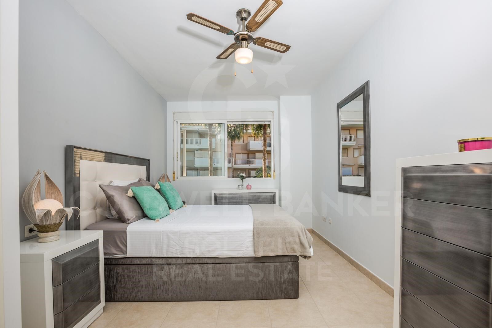 APPARTEMENT EXCLUSIF À JÁVEA - À 200M DE LA PLAGE DE L'ARENAL