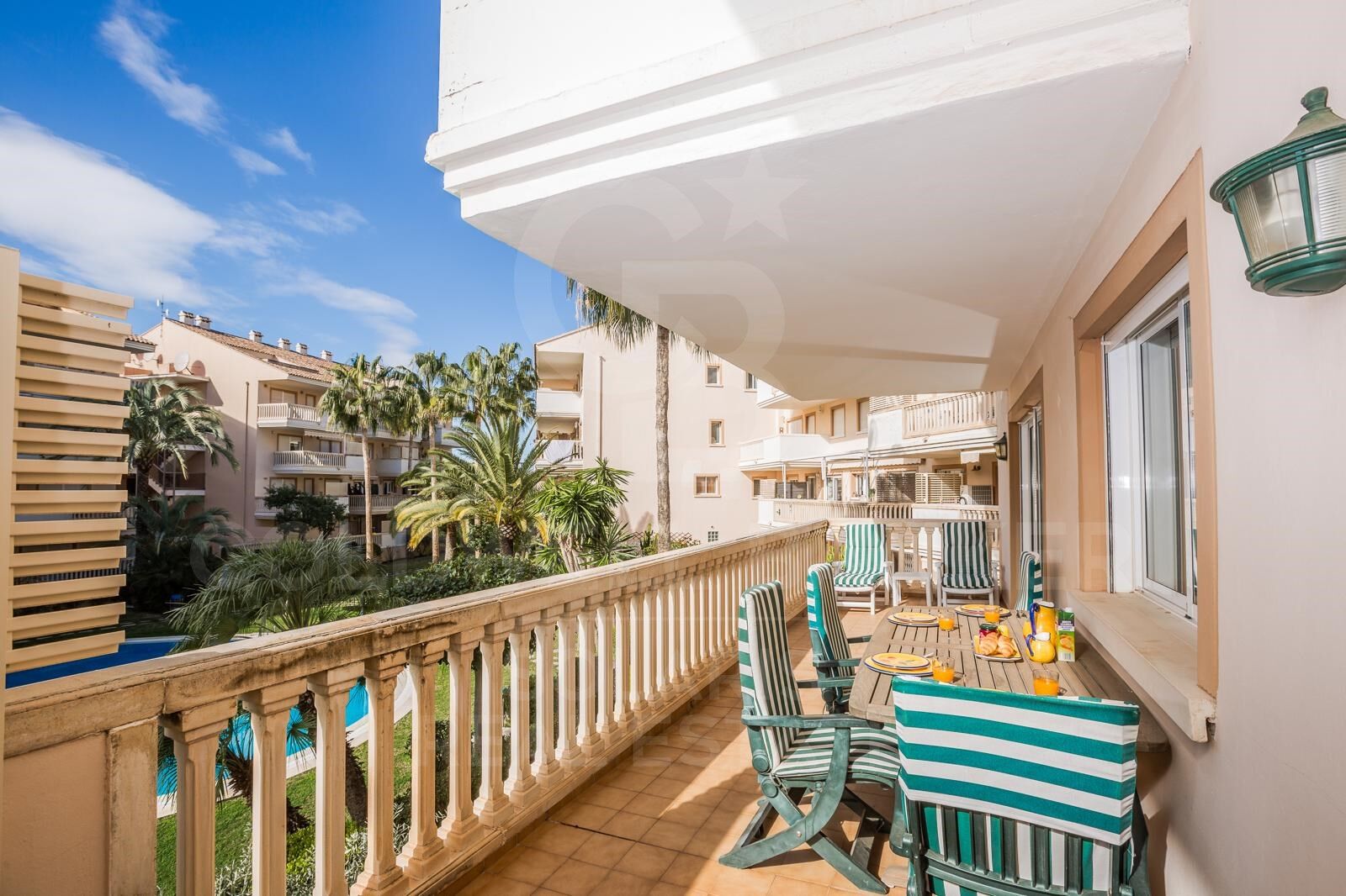 APPARTEMENT EXCLUSIF À JÁVEA - À 200M DE LA PLAGE DE L'ARENAL