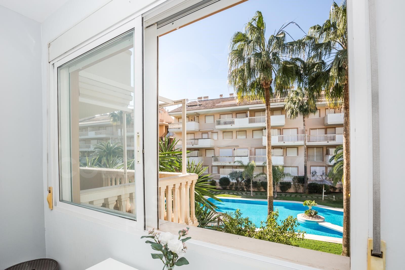 APPARTEMENT EXCLUSIF À JÁVEA - À 200M DE LA PLAGE DE L'ARENAL
