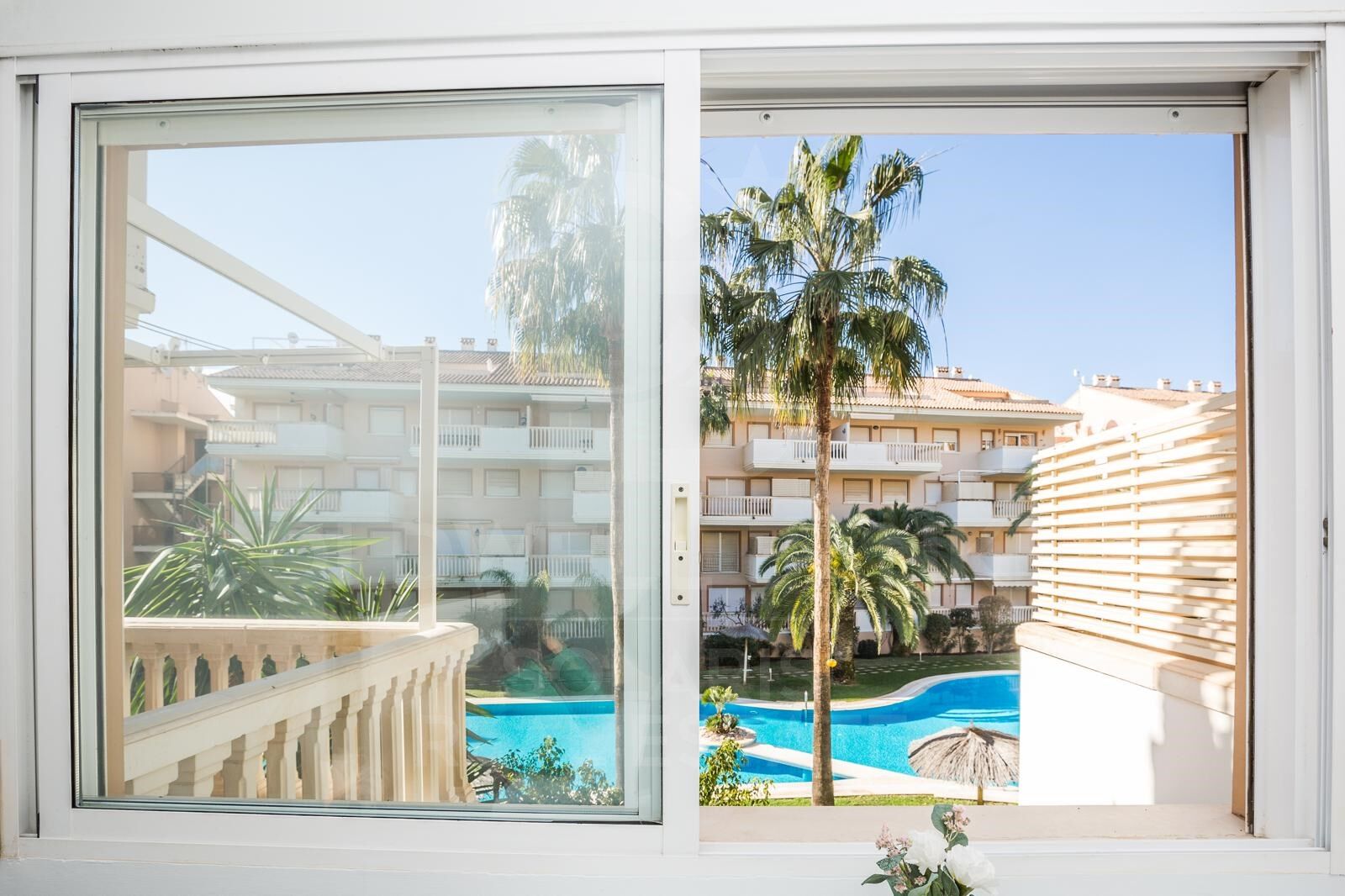 APPARTEMENT EXCLUSIF À JÁVEA - À 200M DE LA PLAGE DE L'ARENAL