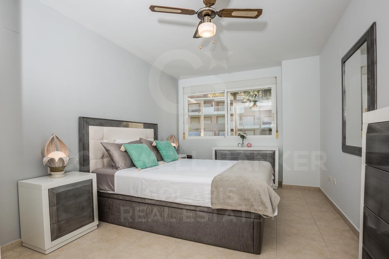 APPARTEMENT EXCLUSIF À JÁVEA - À 200M DE LA PLAGE DE L'ARENAL