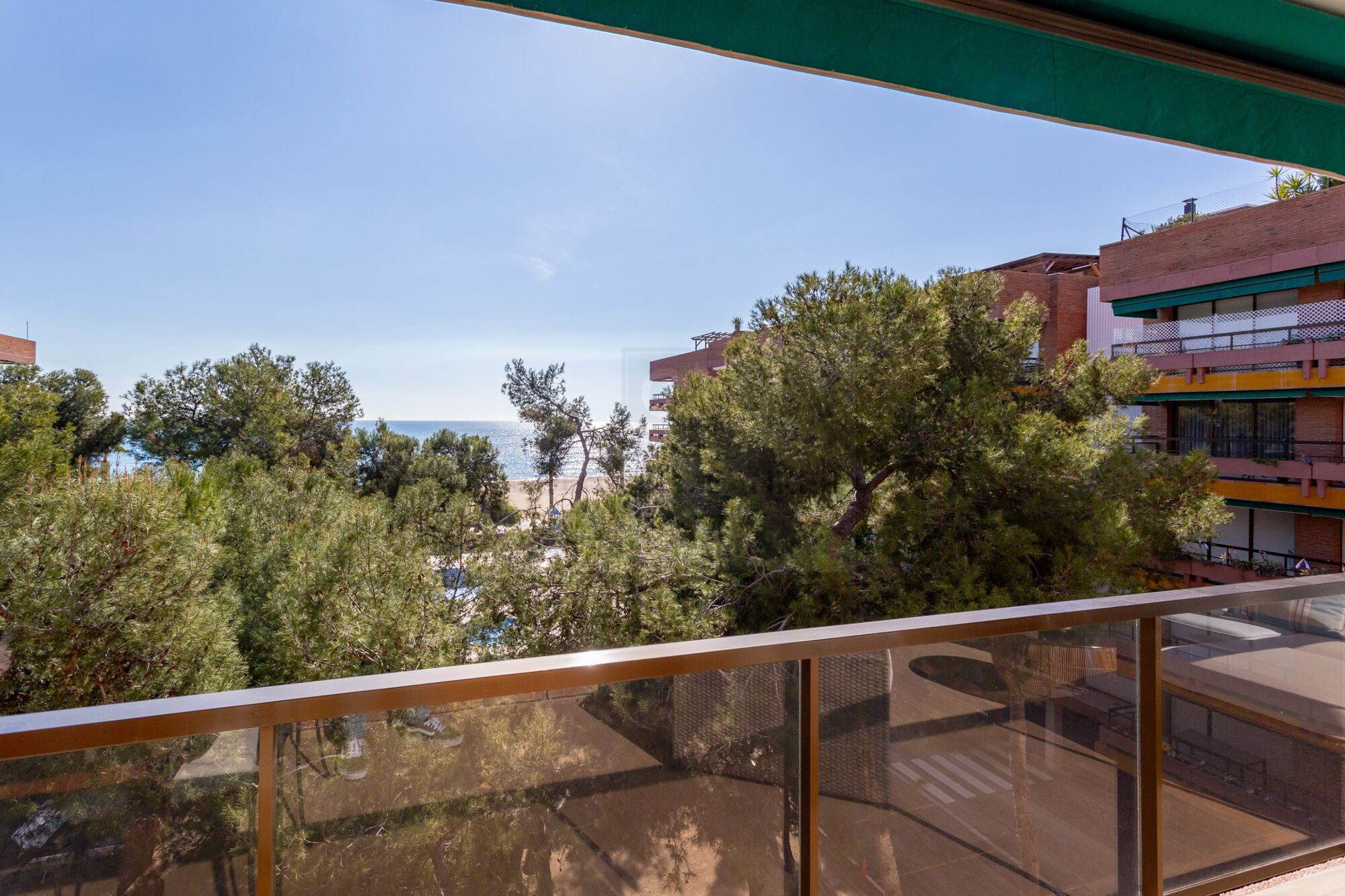 Frontline duplex with sea views in Torredembarra