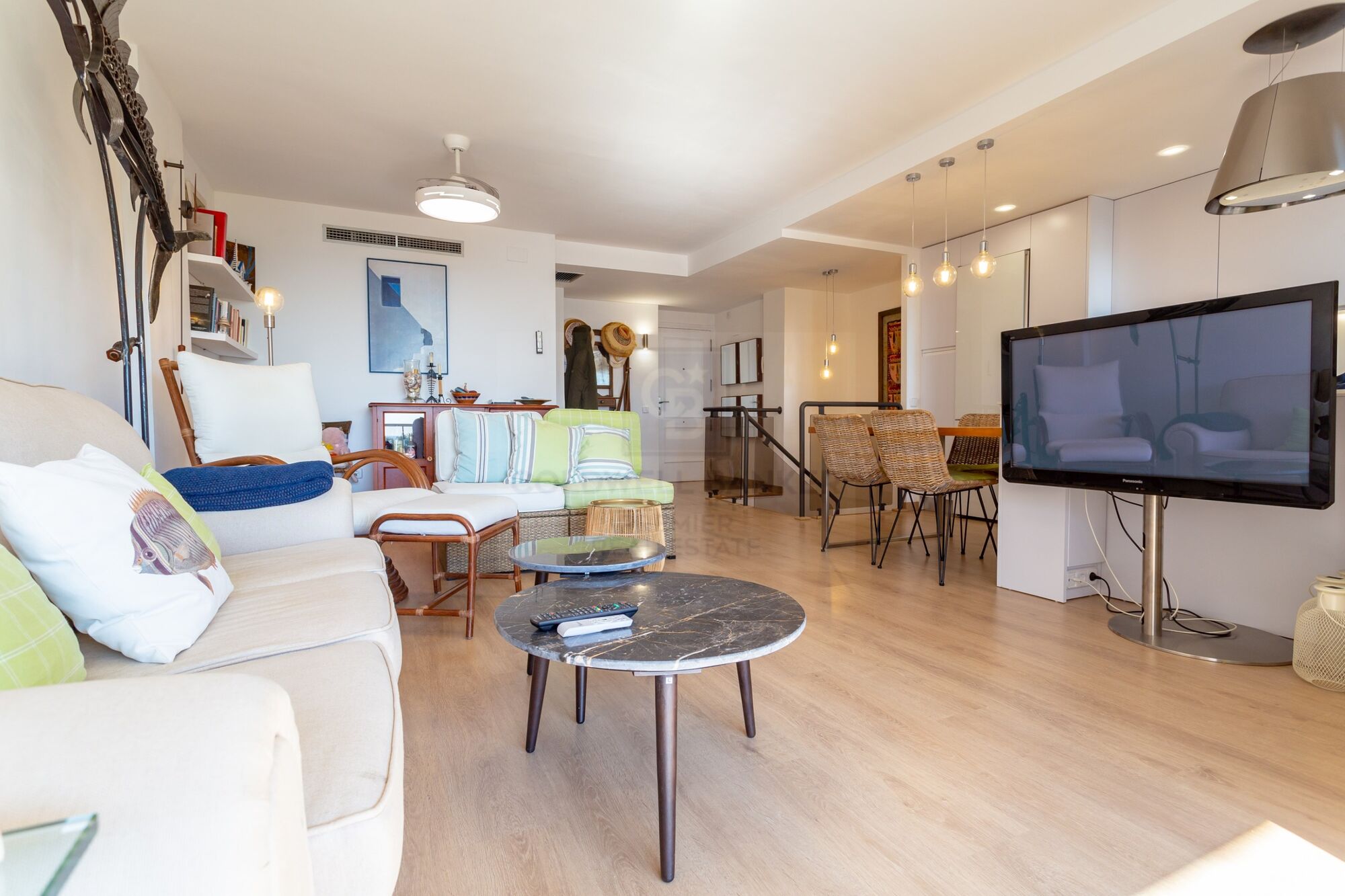 Frontline duplex with sea views in Torredembarra