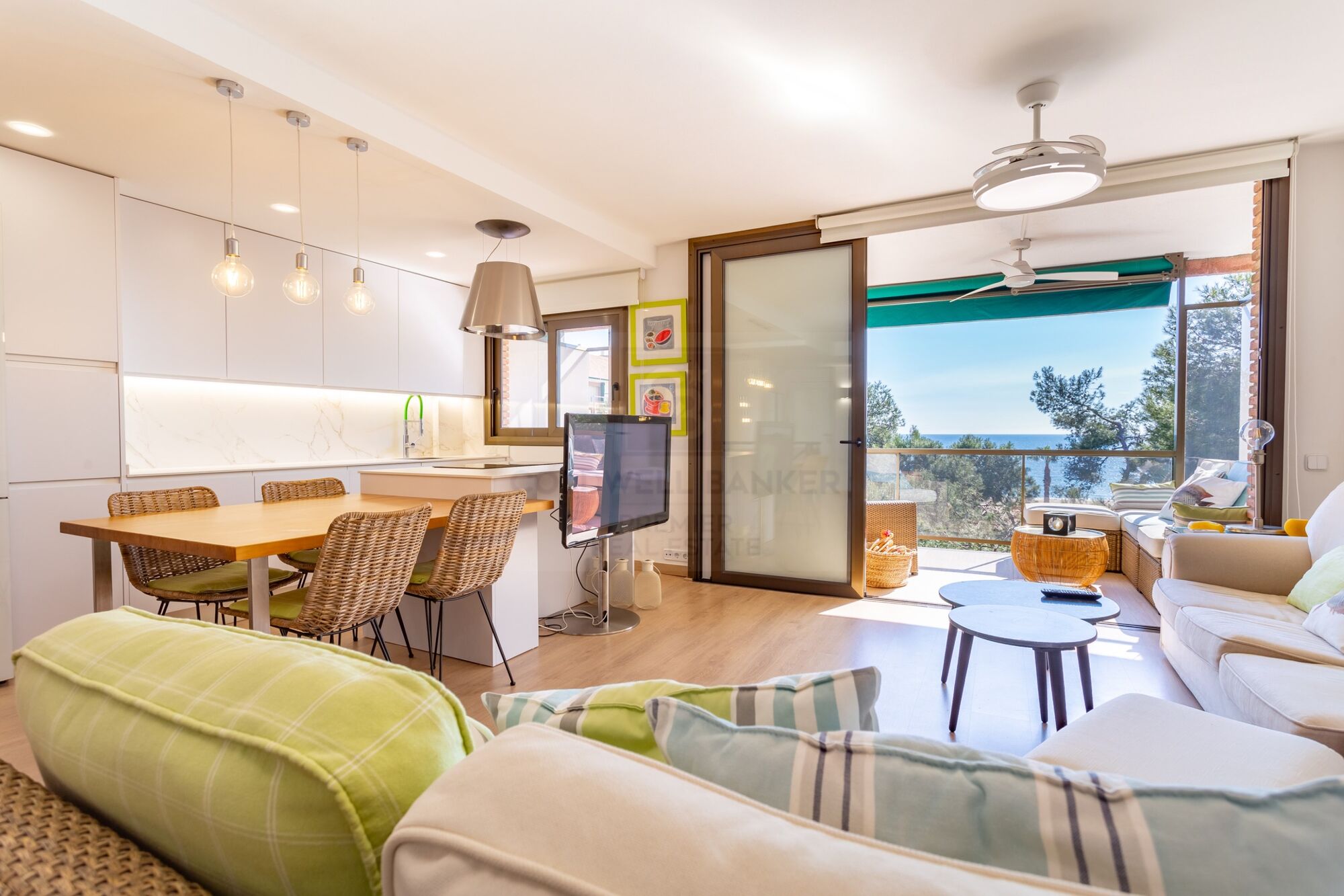 Frontline duplex with sea views in Torredembarra