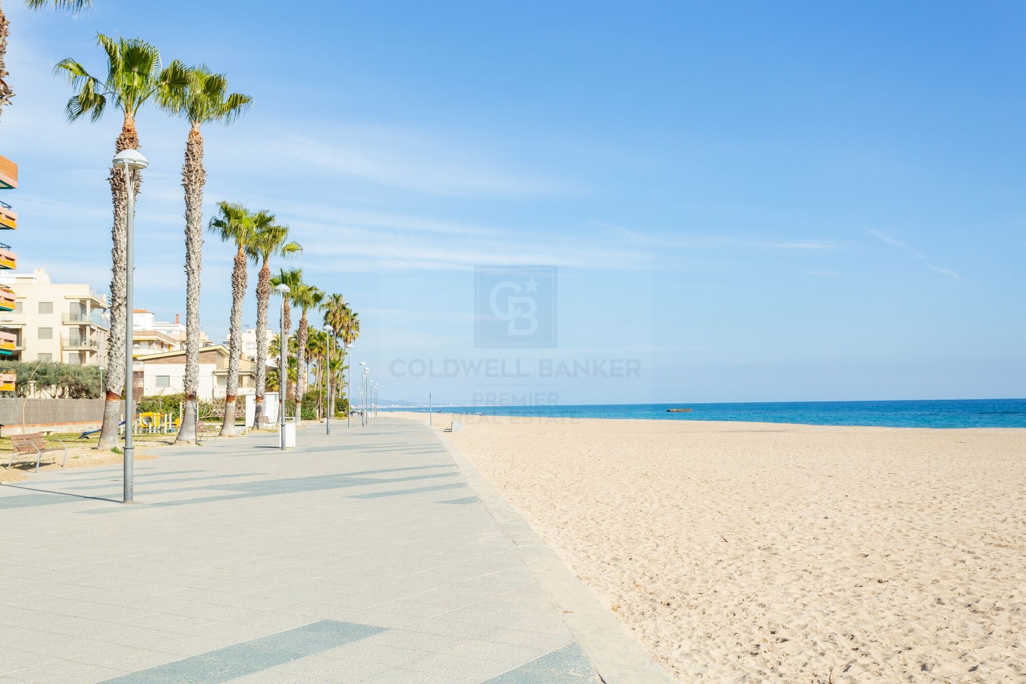 Frontline duplex with sea views in Torredembarra