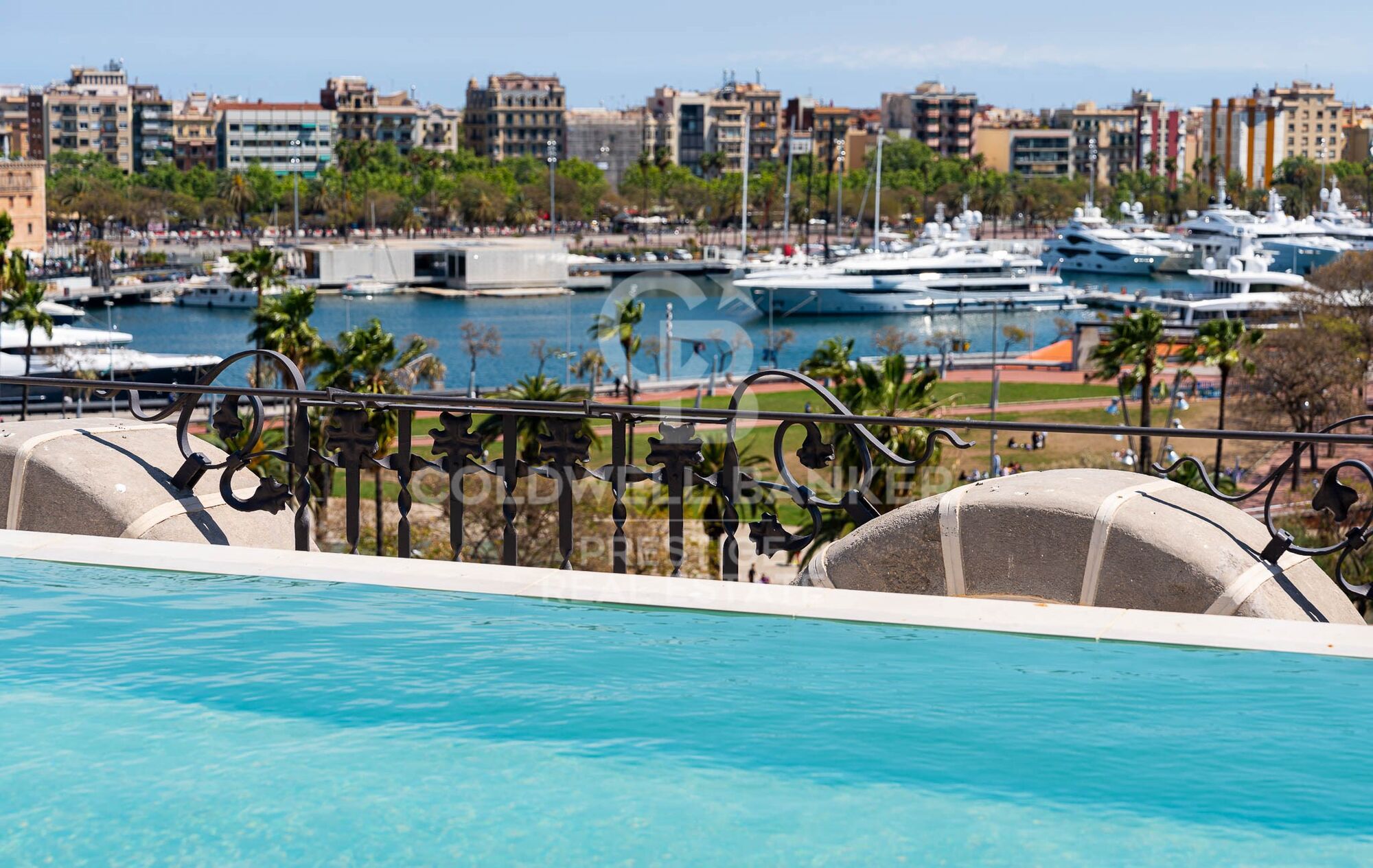 Last penthouse facing the Port of Barcelona.