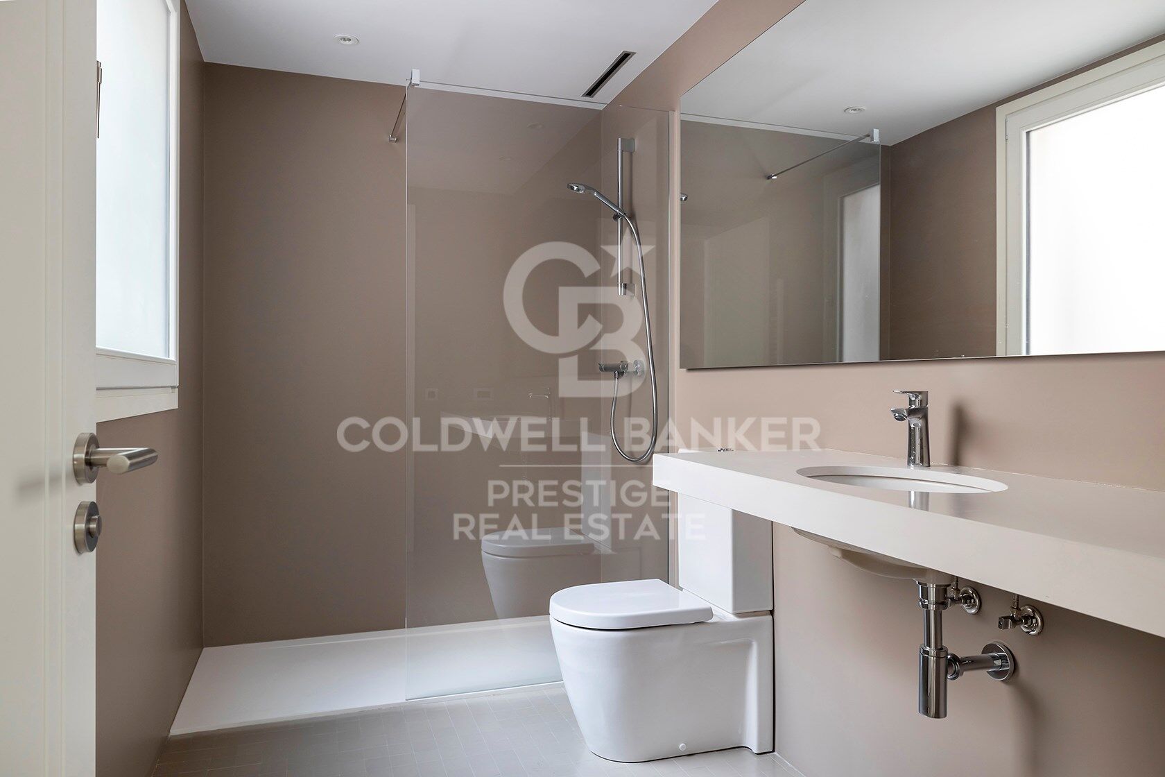 Last penthouse facing the Port of Barcelona.