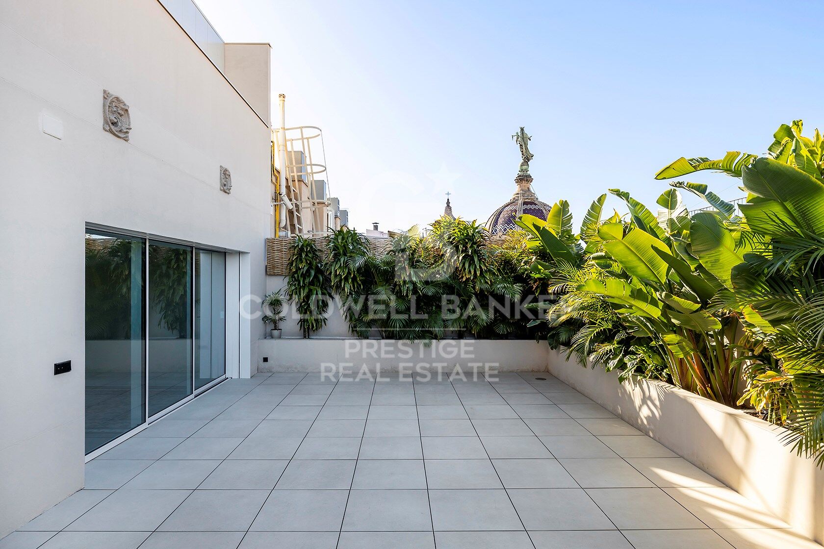 Last penthouse facing the Port of Barcelona.
