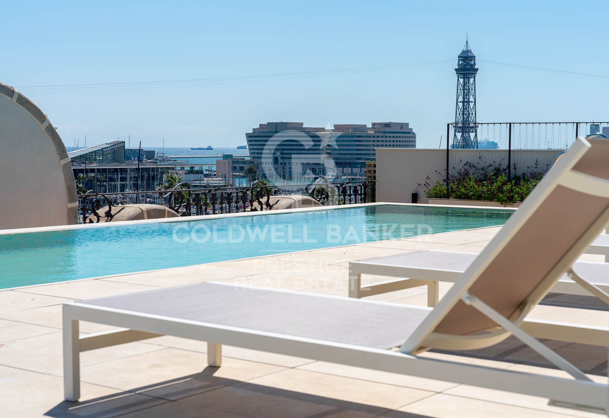 Last penthouse facing the Port of Barcelona.