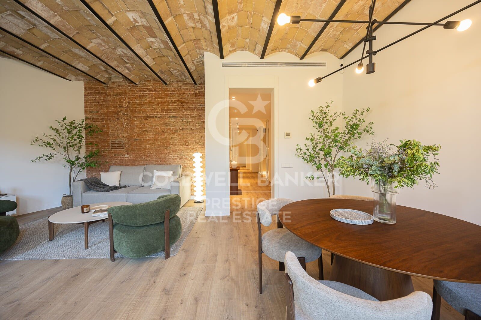 À vendre : appartement rénové avec terrasse dans l'Eixample Derecho