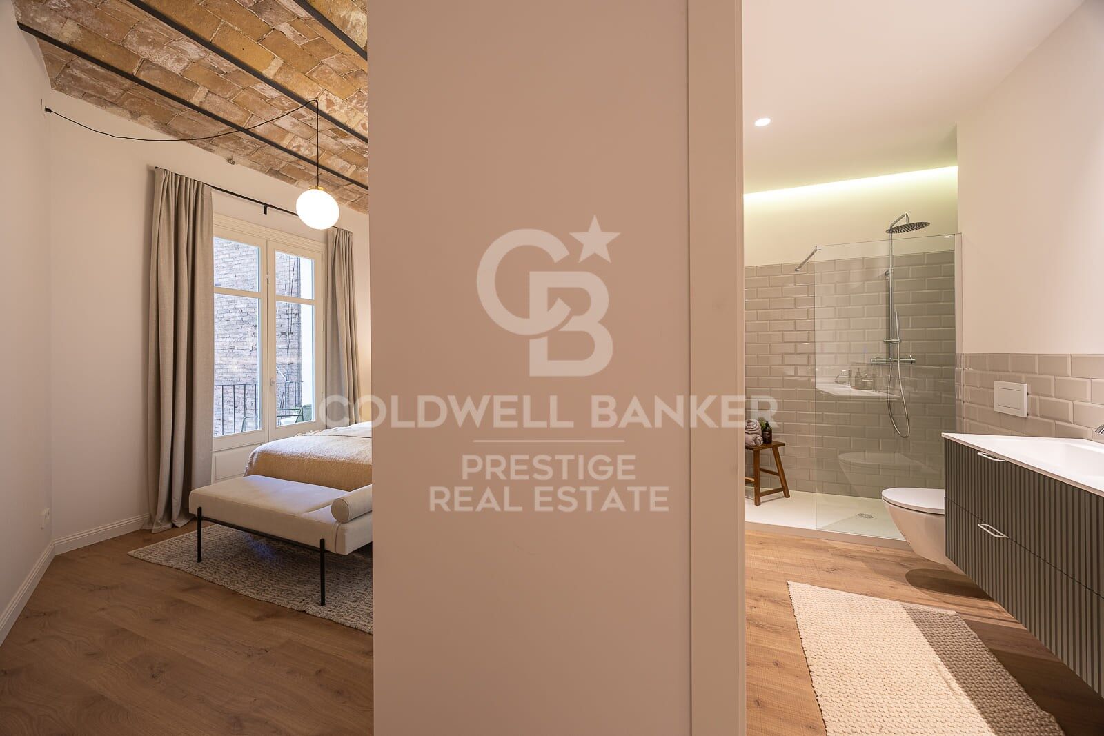 À vendre : appartement rénové avec terrasse dans l'Eixample Derecho