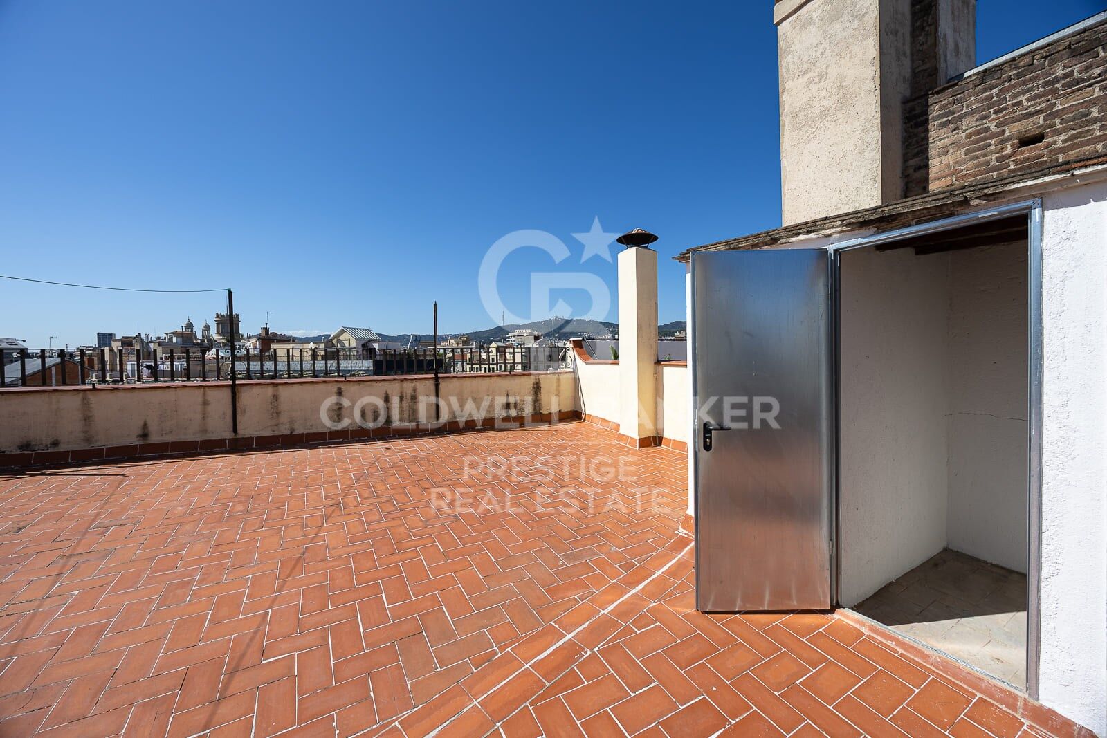 À vendre : appartement rénové avec terrasse dans l'Eixample Derecho