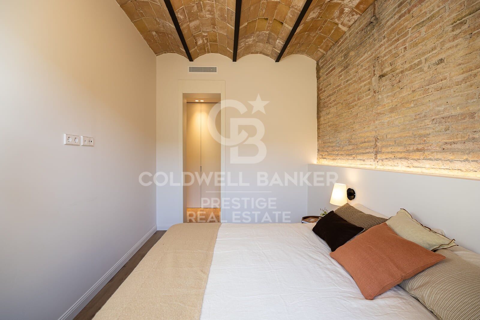 À vendre : appartement rénové avec terrasse dans l'Eixample Derecho