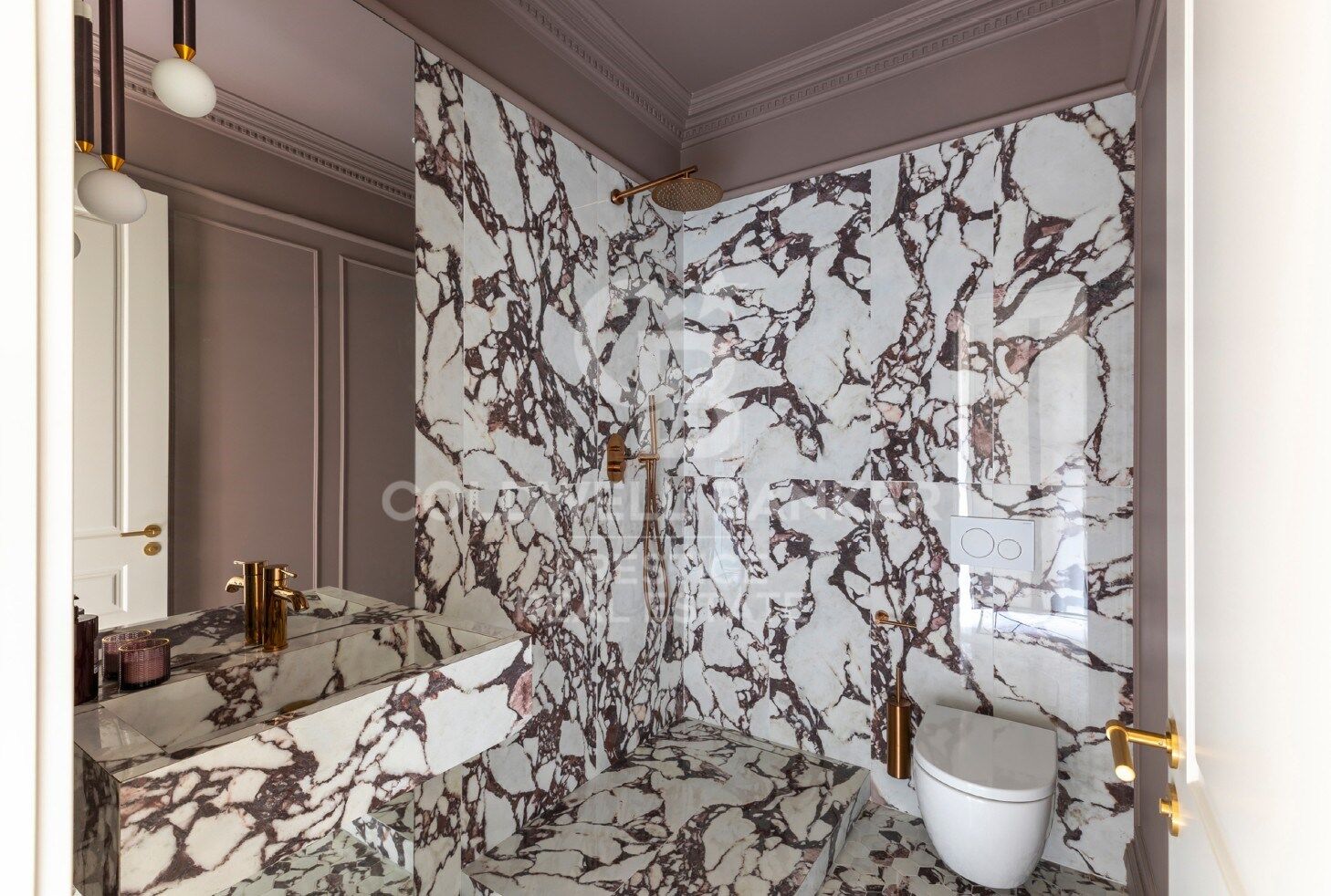 Piso elegante y atemporal en la calle Consell de Cent,Barcelona