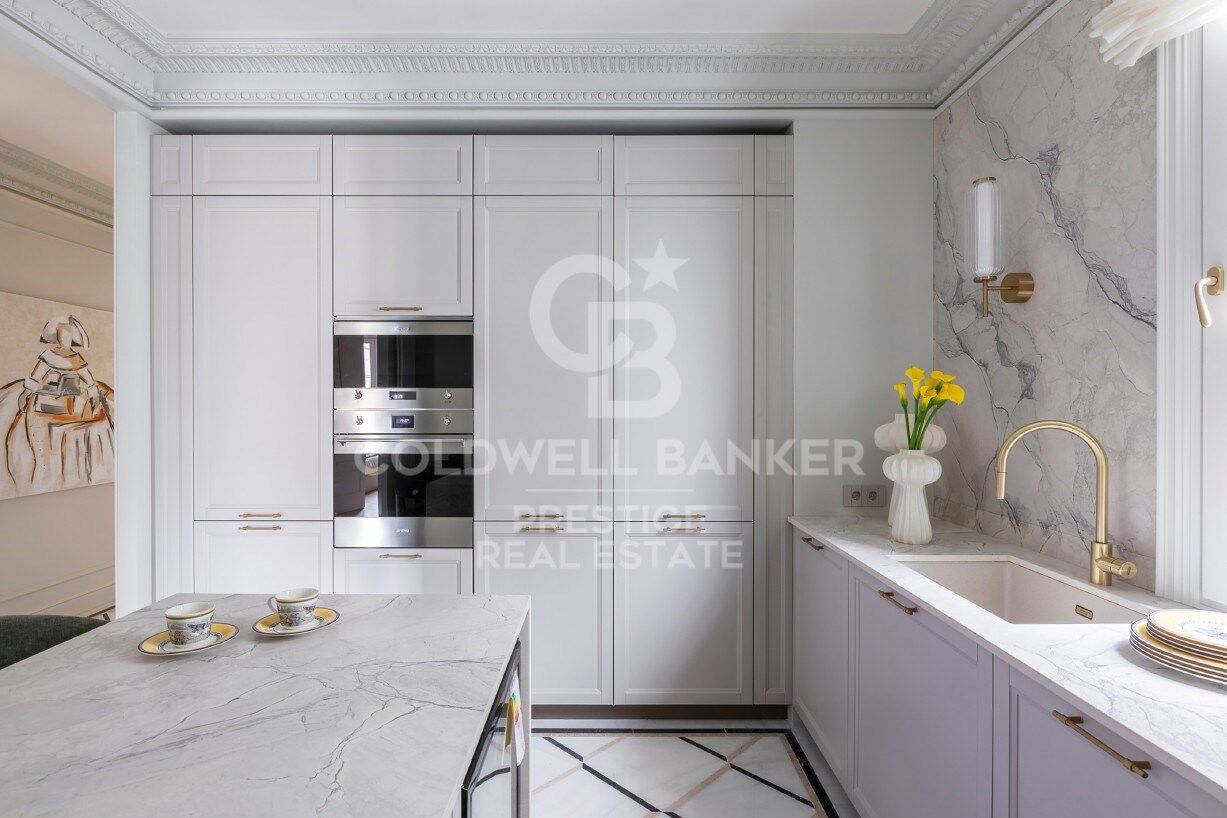 Piso elegante y atemporal en la calle Consell de Cent,Barcelona