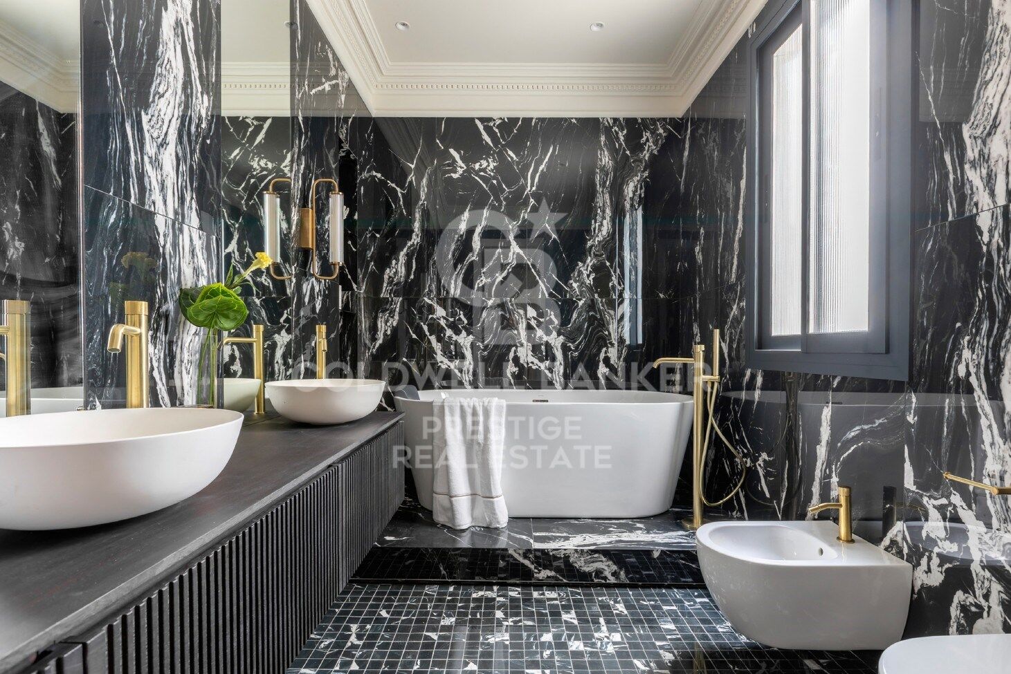 Piso elegante y atemporal en la calle Consell de Cent,Barcelona