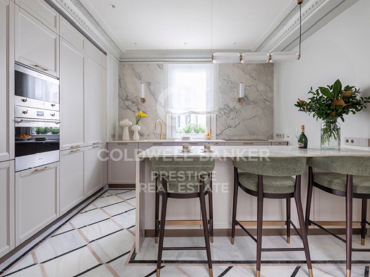 Piso elegante y atemporal en la calle Consell de Cent,Barcelona