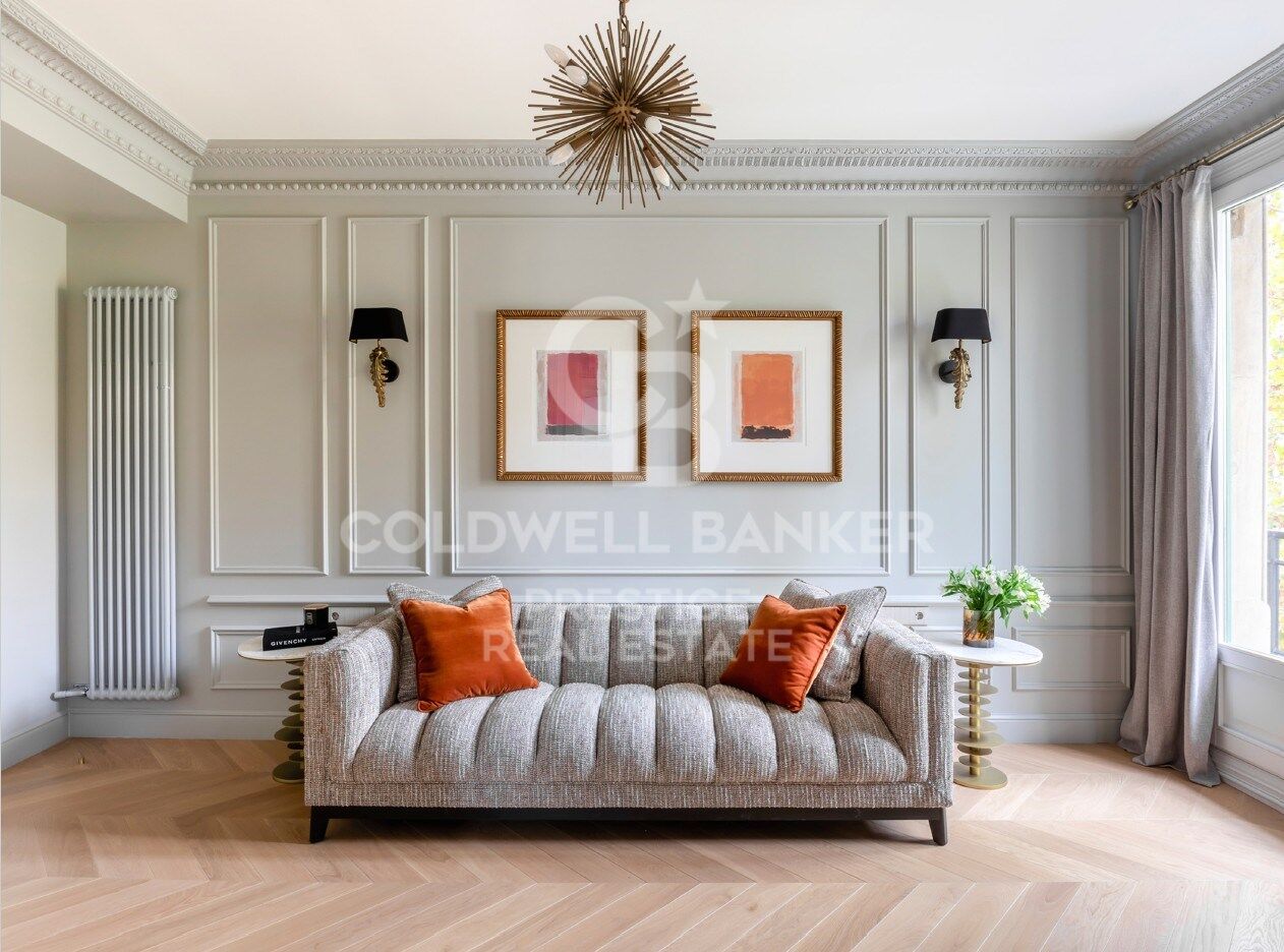 Elegant and timeless apartment in Consell de Cent street,Barcelona