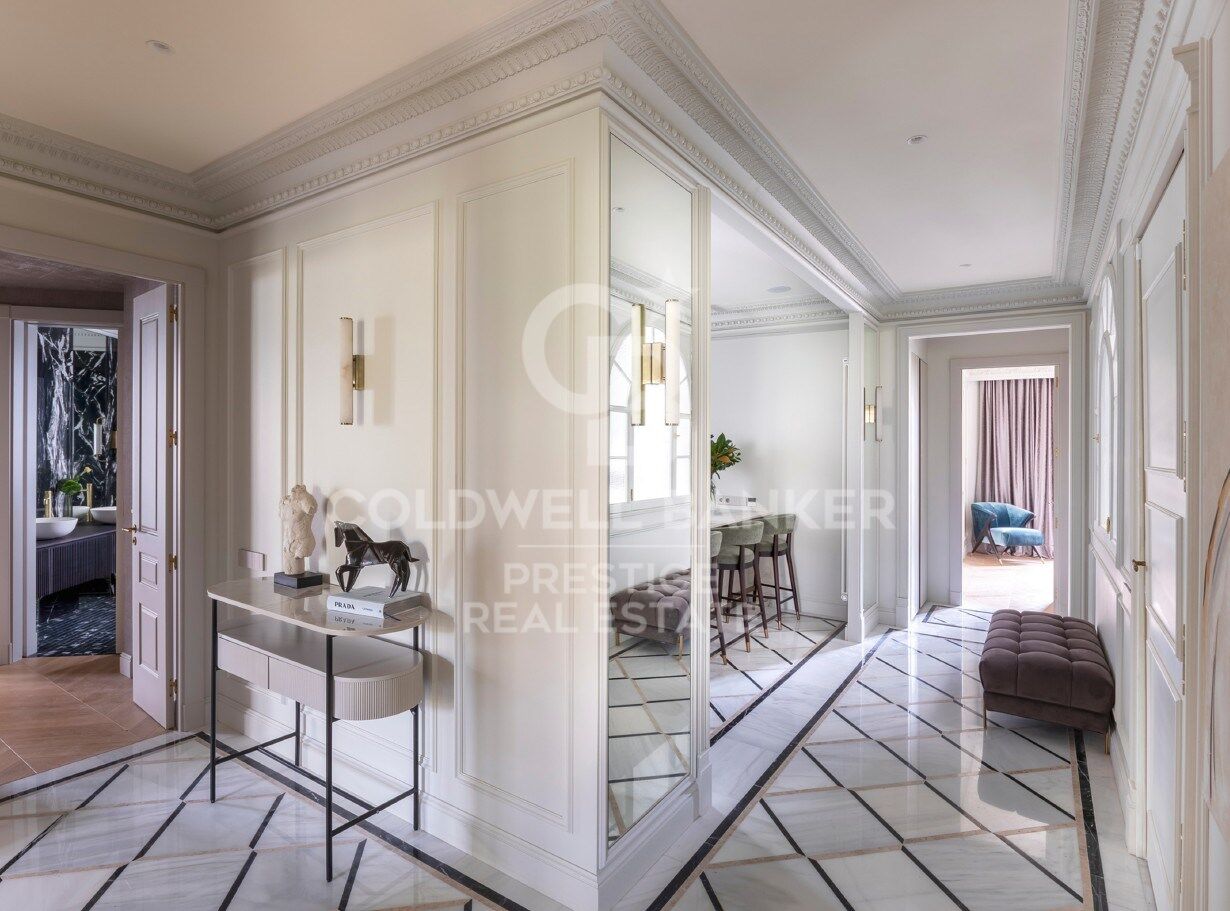 Elegant and timeless apartment in Consell de Cent street,Barcelona