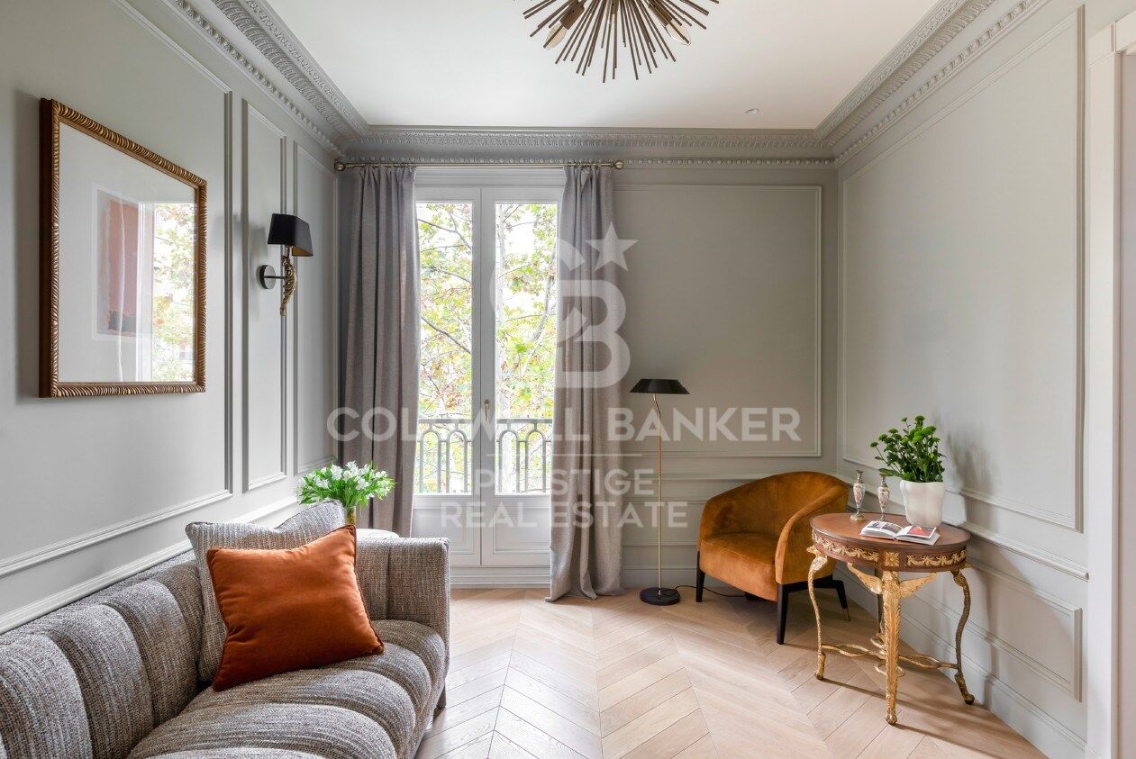 Elegant and timeless apartment in Consell de Cent street,Barcelona