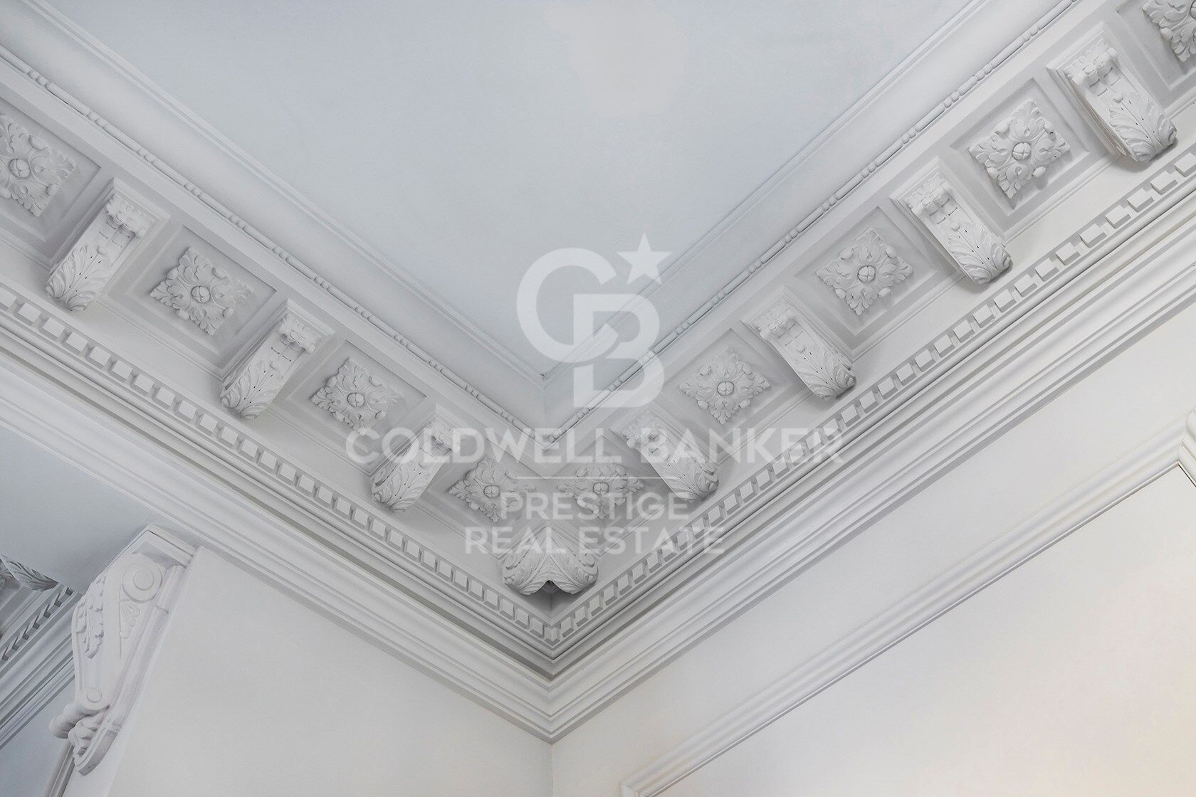 Elegant fully renovated apartment on Pau Claris Street,Barcelona