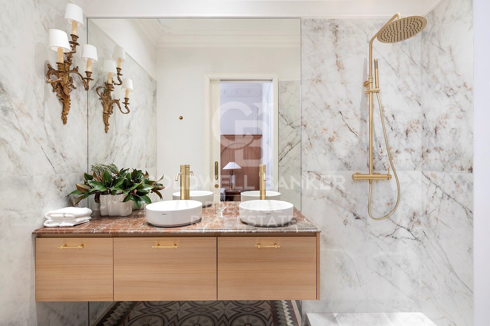 Elegant fully renovated apartment on Pau Claris Street,Barcelona