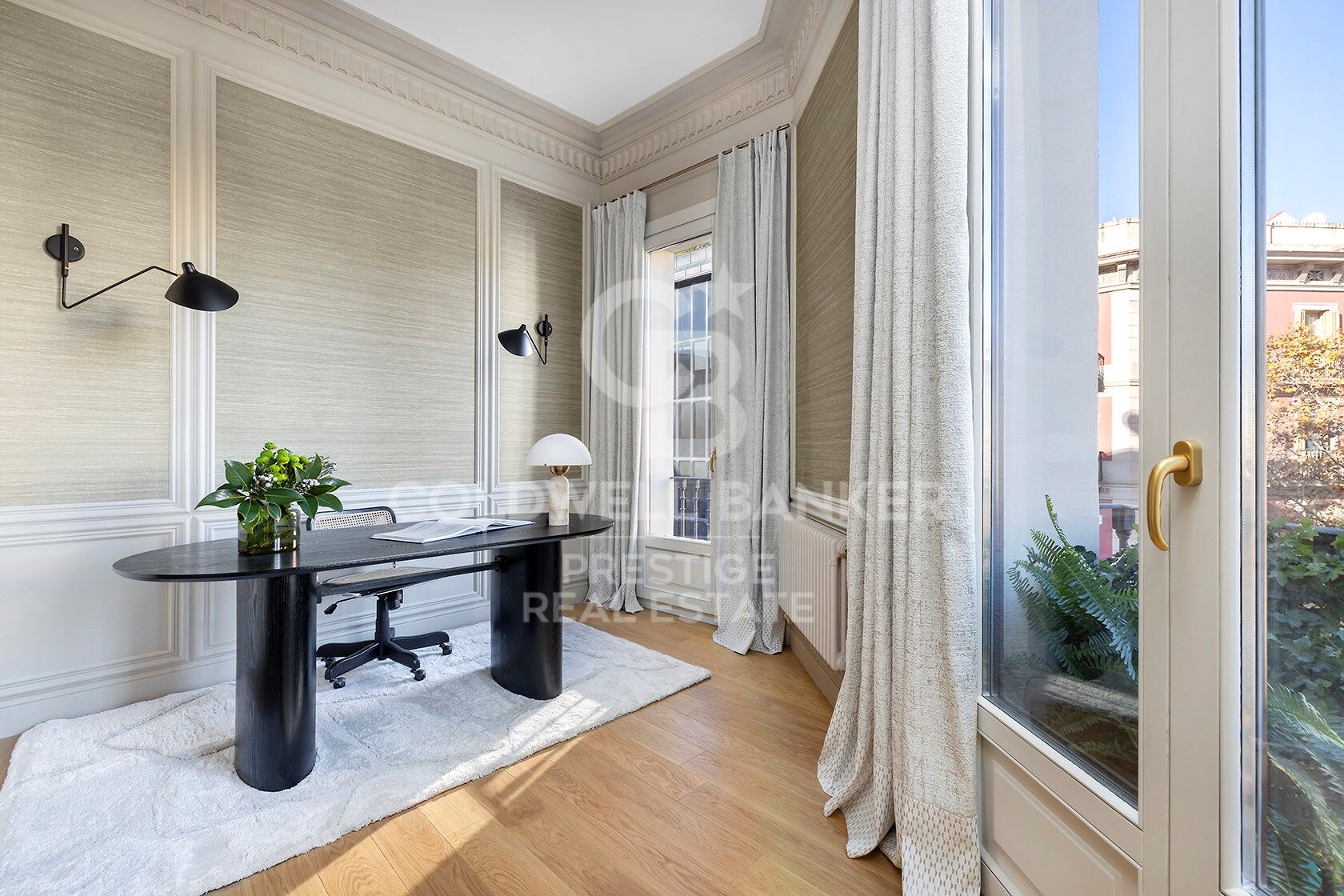 Elegant fully renovated apartment on Pau Claris Street,Barcelona