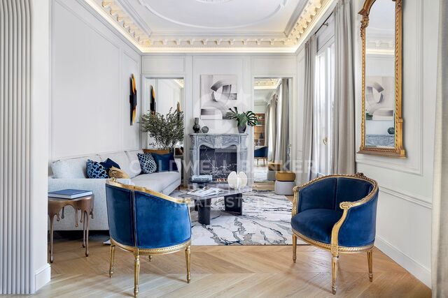 Elegant fully renovated apartment on Pau Claris Street,Barcelona