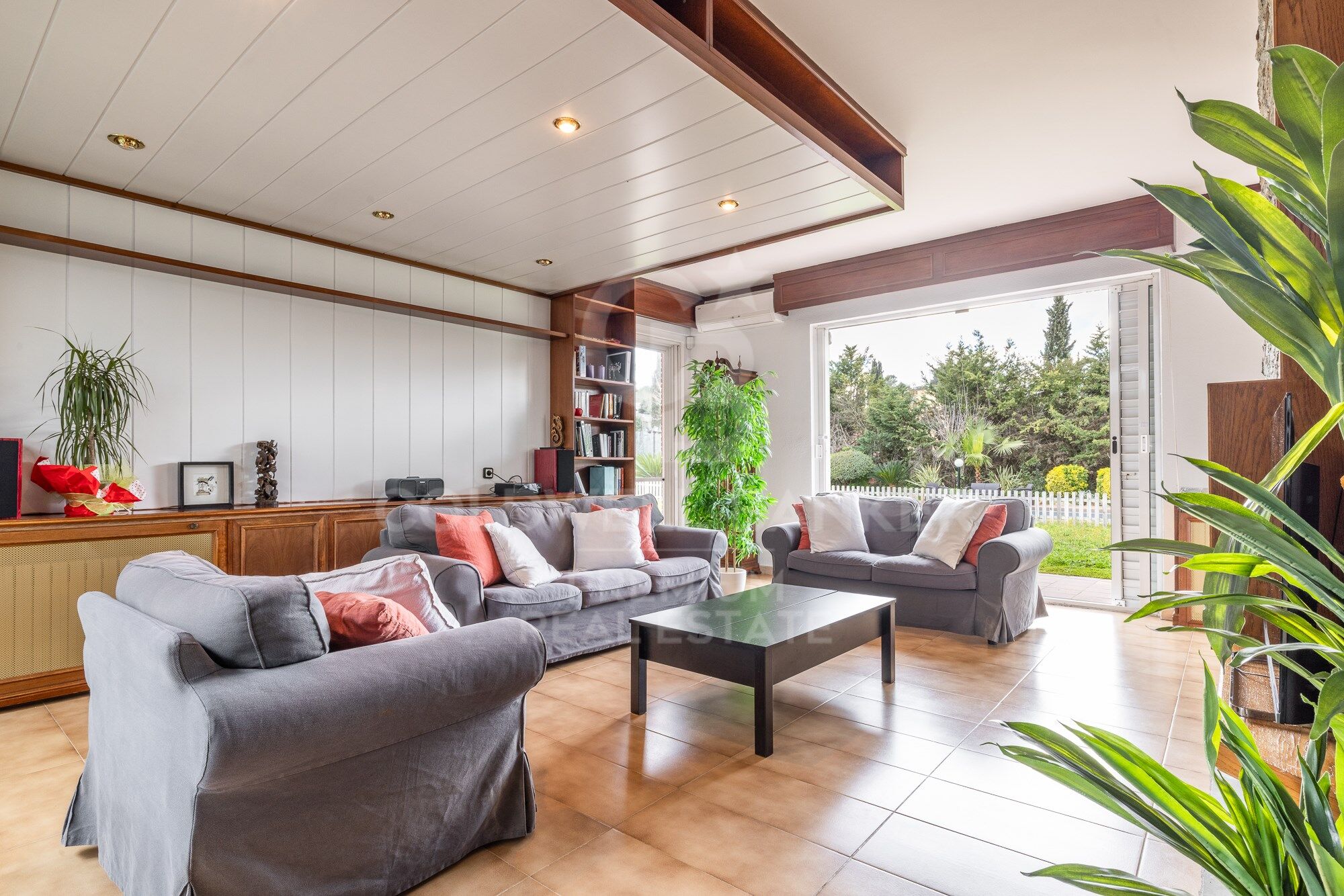 SPECTACULAR AND SUSTAINABLE HOUSE IN BELLATERRA