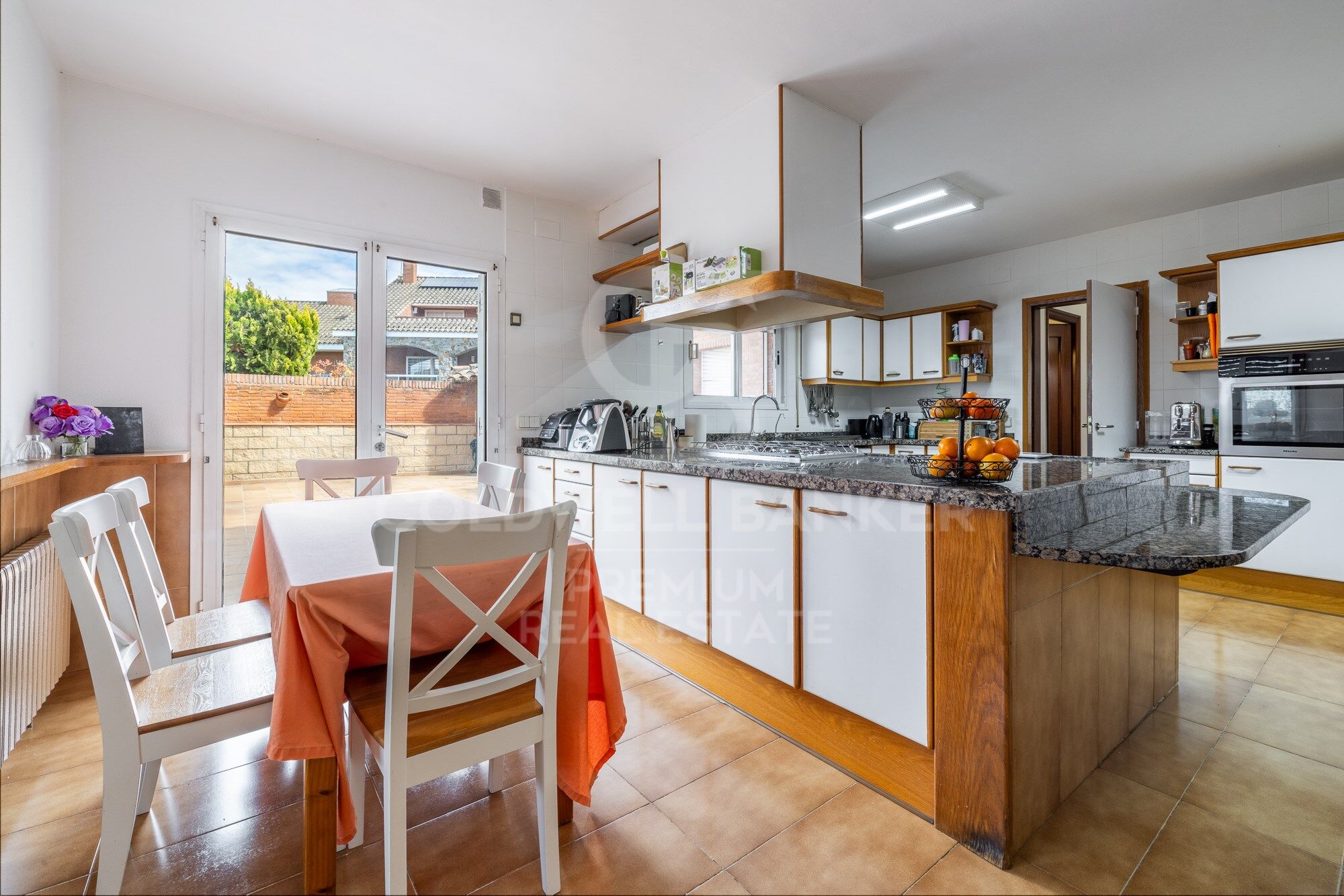 SPECTACULAR AND SUSTAINABLE HOUSE IN BELLATERRA