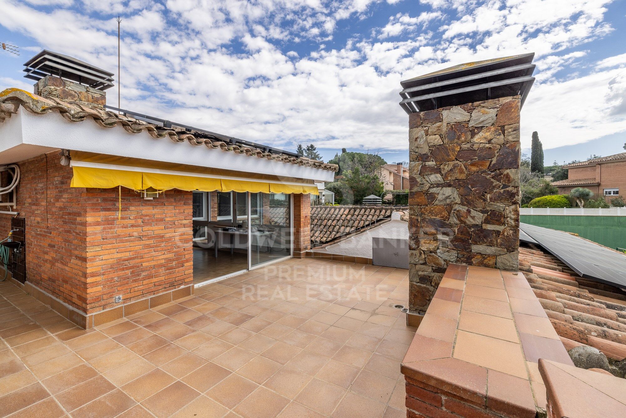 SPECTACULAR AND SUSTAINABLE HOUSE IN BELLATERRA