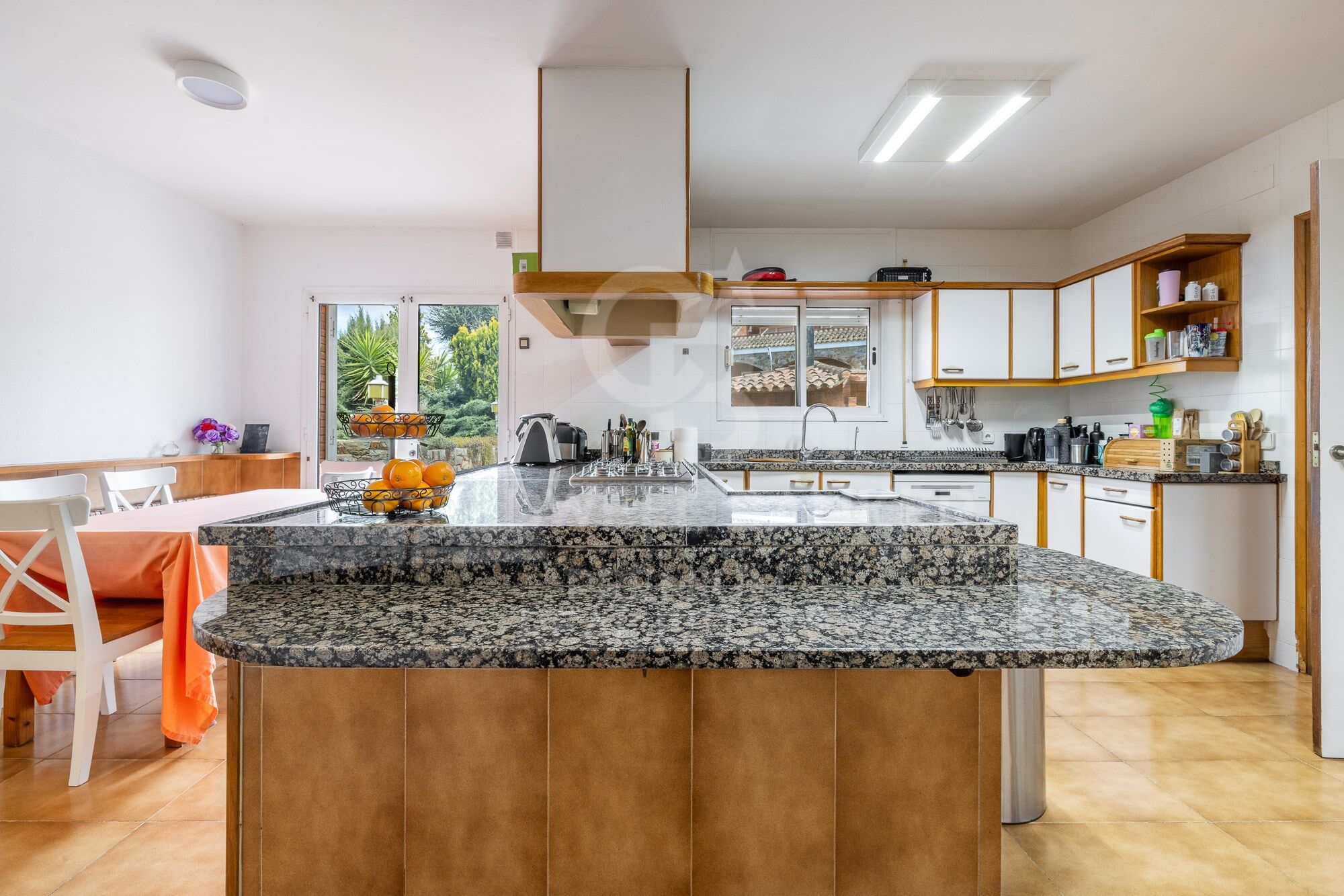 SPECTACULAR AND SUSTAINABLE HOUSE IN BELLATERRA