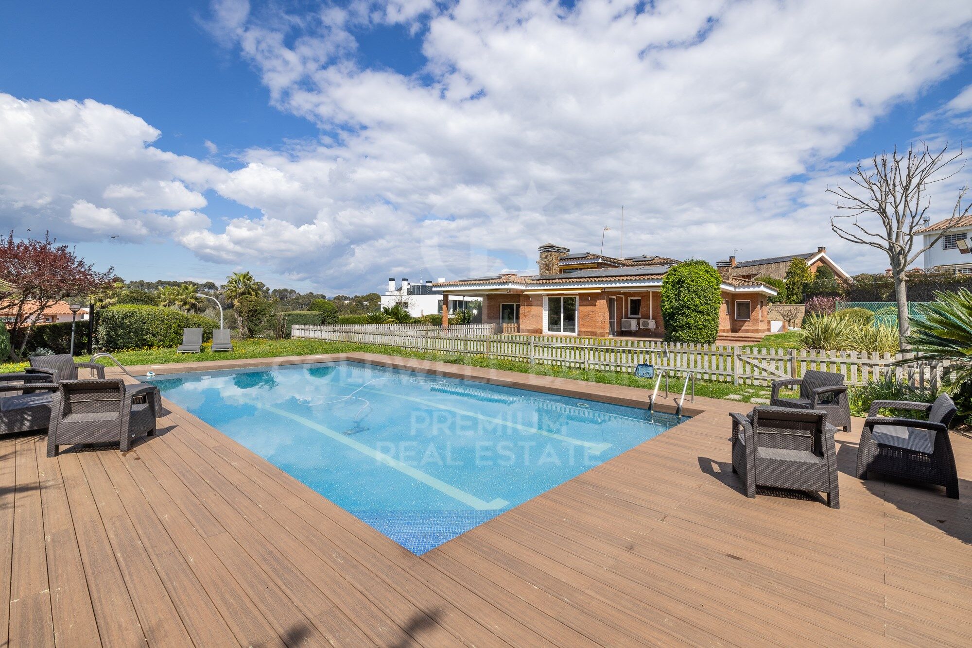 SPECTACULAR AND SUSTAINABLE HOUSE IN BELLATERRA