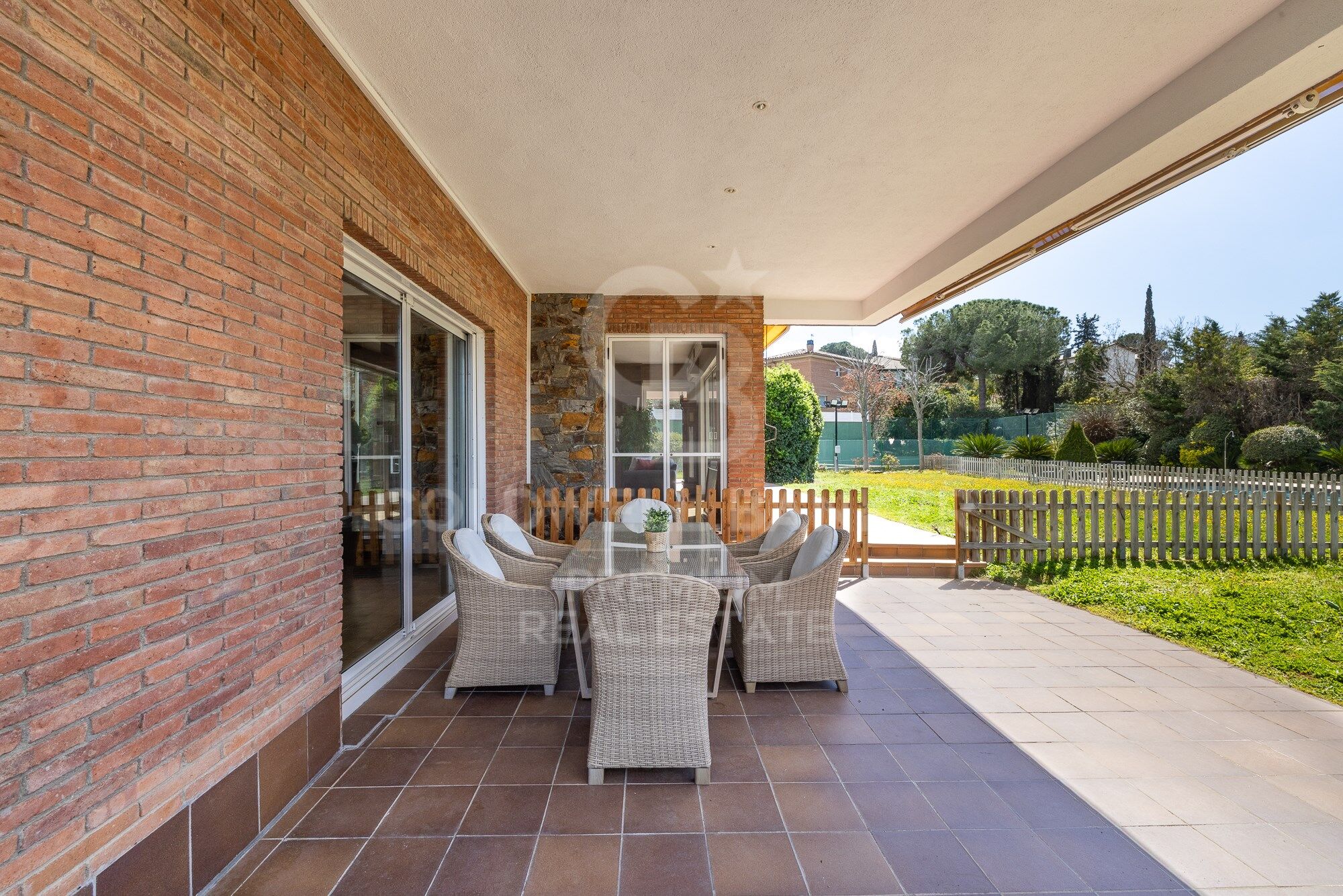 SPECTACULAR AND SUSTAINABLE HOUSE IN BELLATERRA