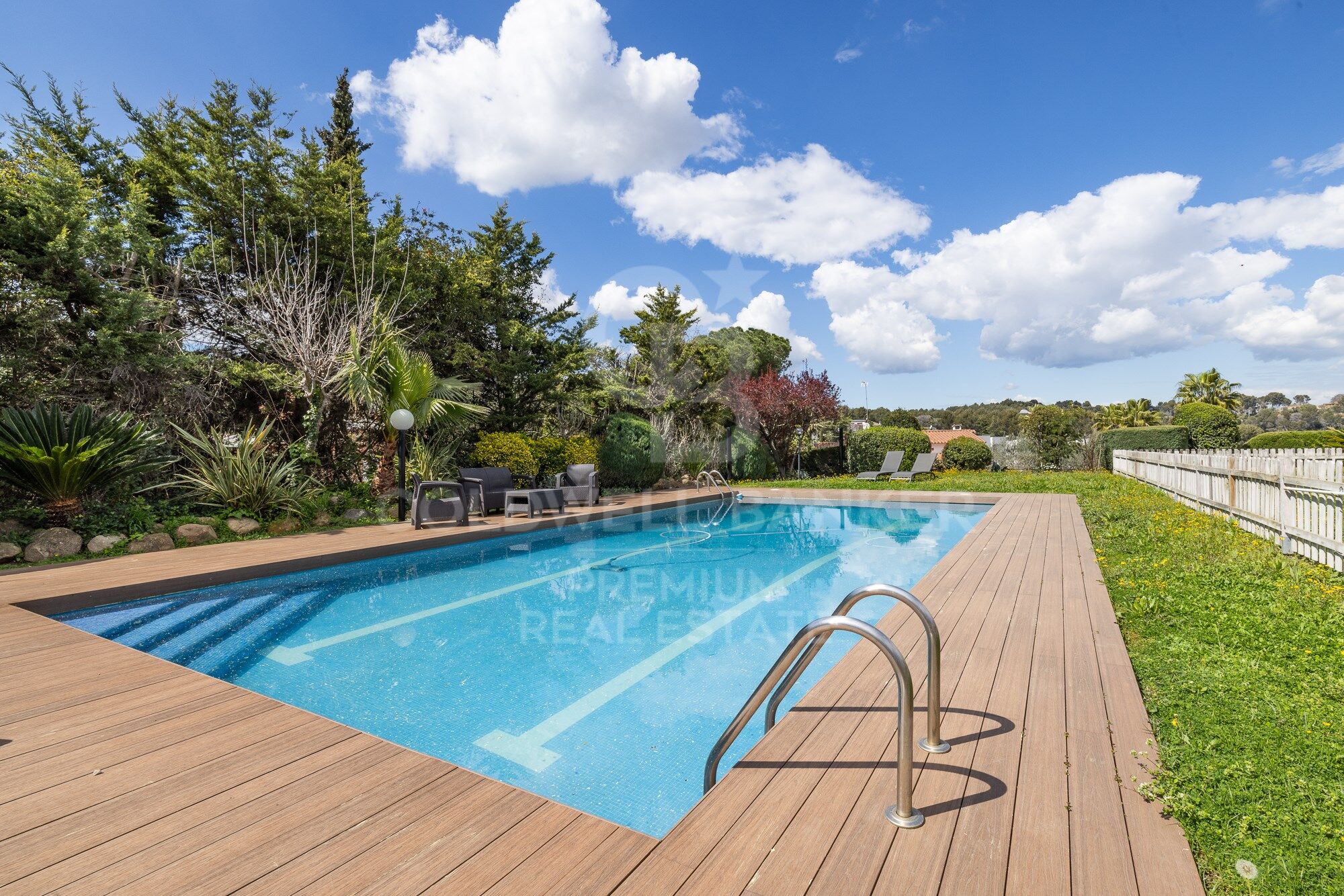 SPECTACULAR AND SUSTAINABLE HOUSE IN BELLATERRA