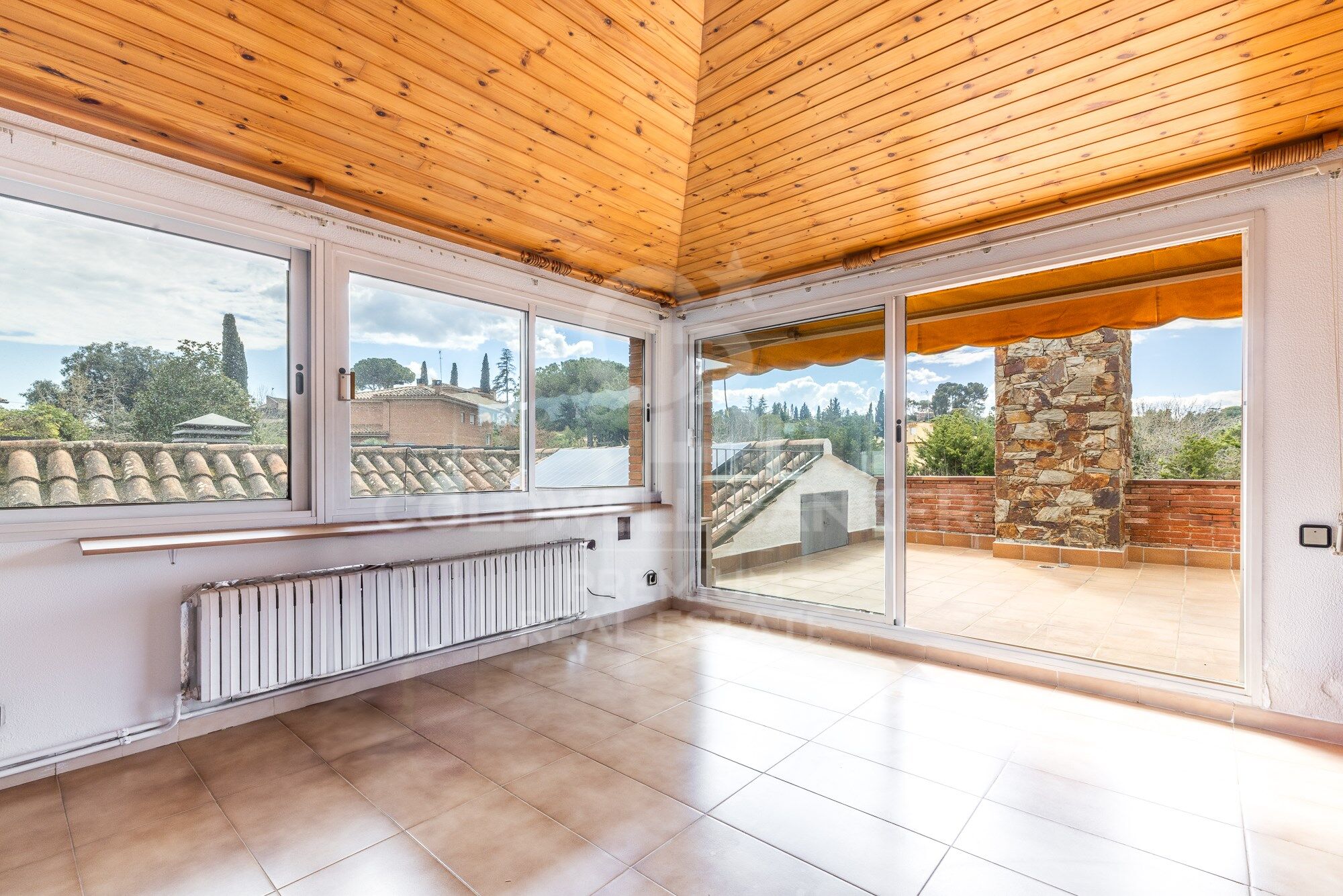 SPECTACULAR AND SUSTAINABLE HOUSE IN BELLATERRA