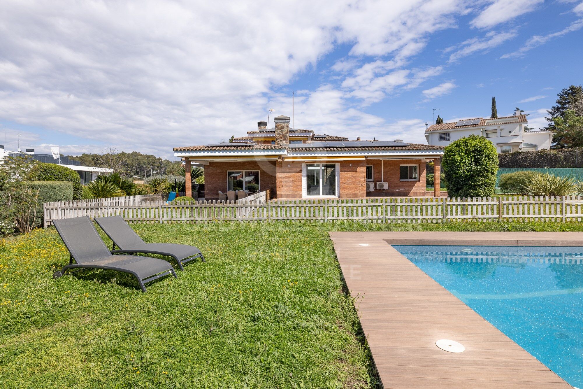 SPECTACULAR AND SUSTAINABLE HOUSE IN BELLATERRA