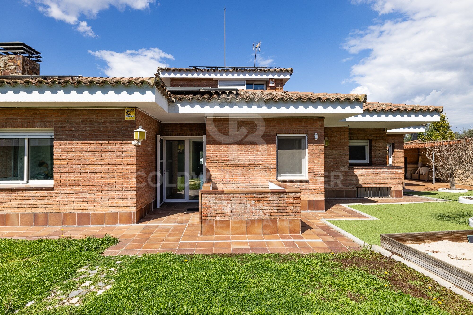 SPECTACULAR AND SUSTAINABLE HOUSE IN BELLATERRA