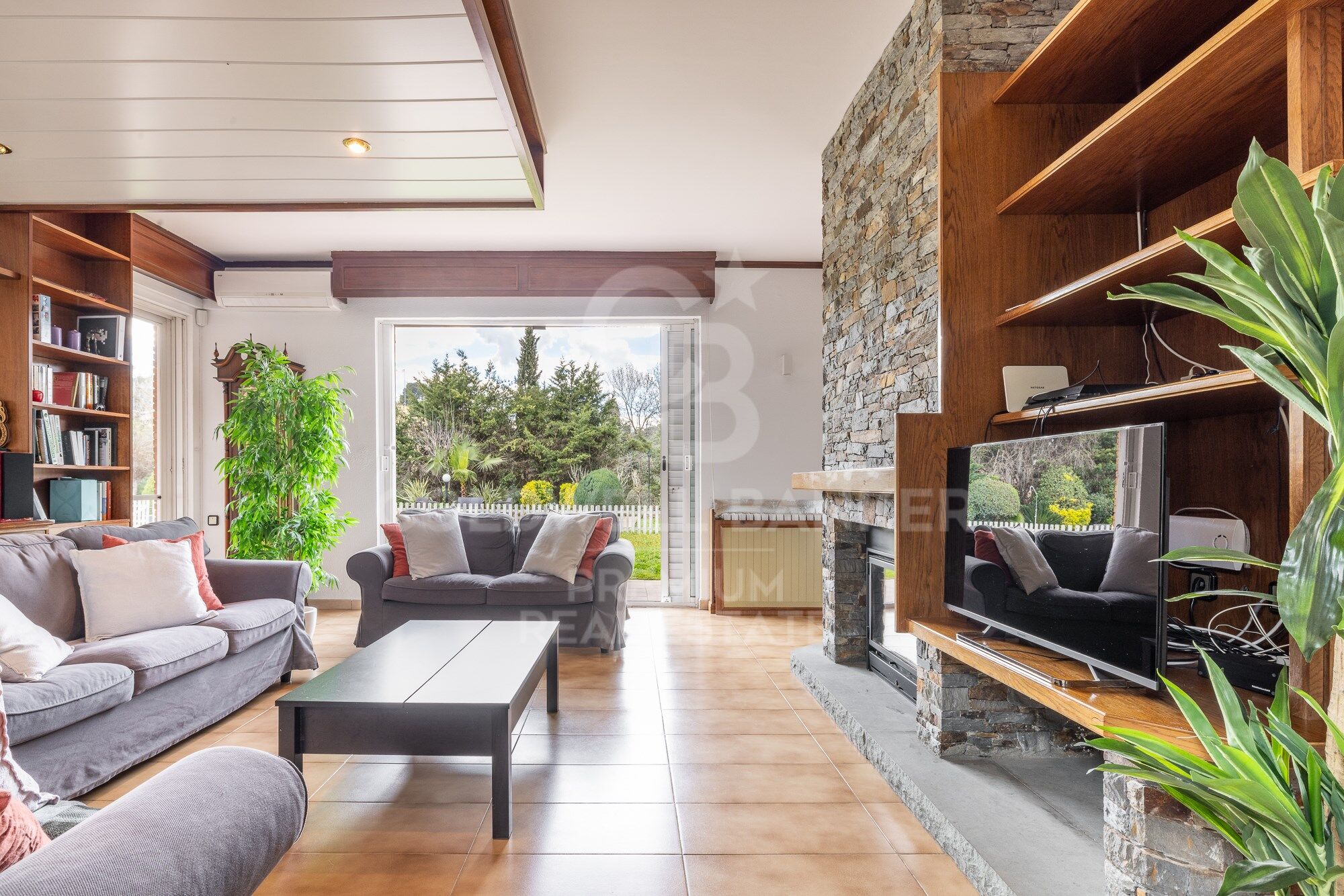 SPECTACULAR AND SUSTAINABLE HOUSE IN BELLATERRA