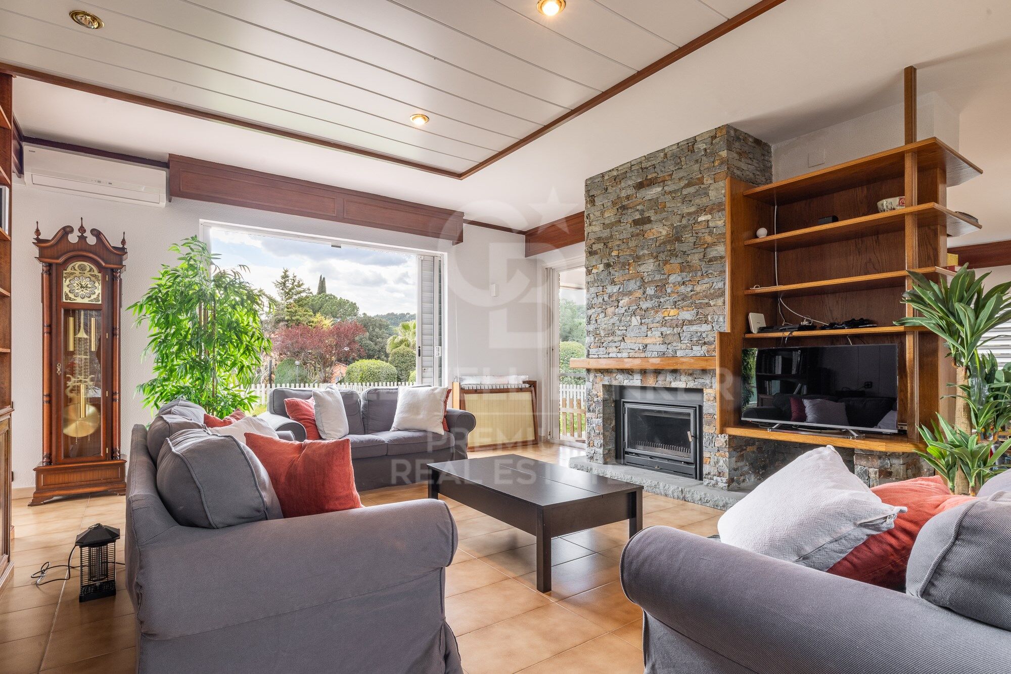 SPECTACULAR AND SUSTAINABLE HOUSE IN BELLATERRA