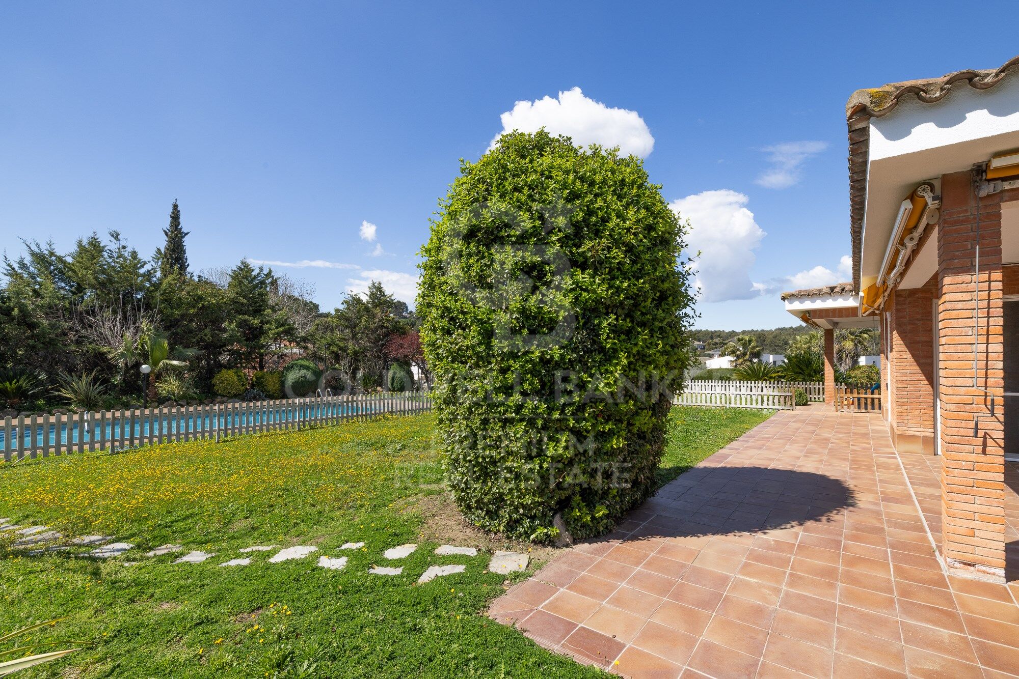 SPECTACULAR AND SUSTAINABLE HOUSE IN BELLATERRA