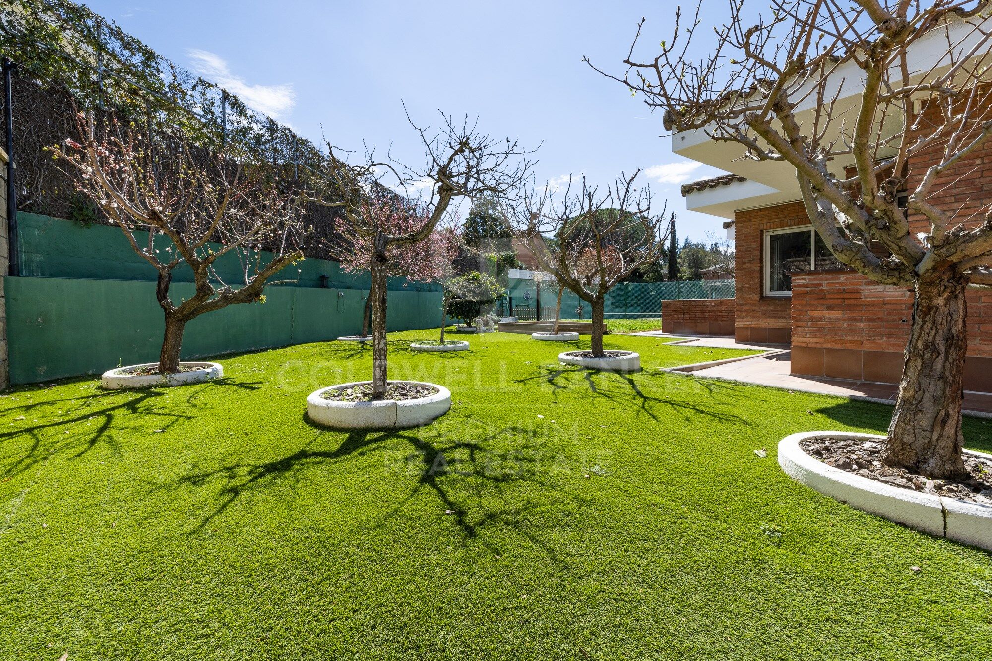 SPECTACULAR AND SUSTAINABLE HOUSE IN BELLATERRA