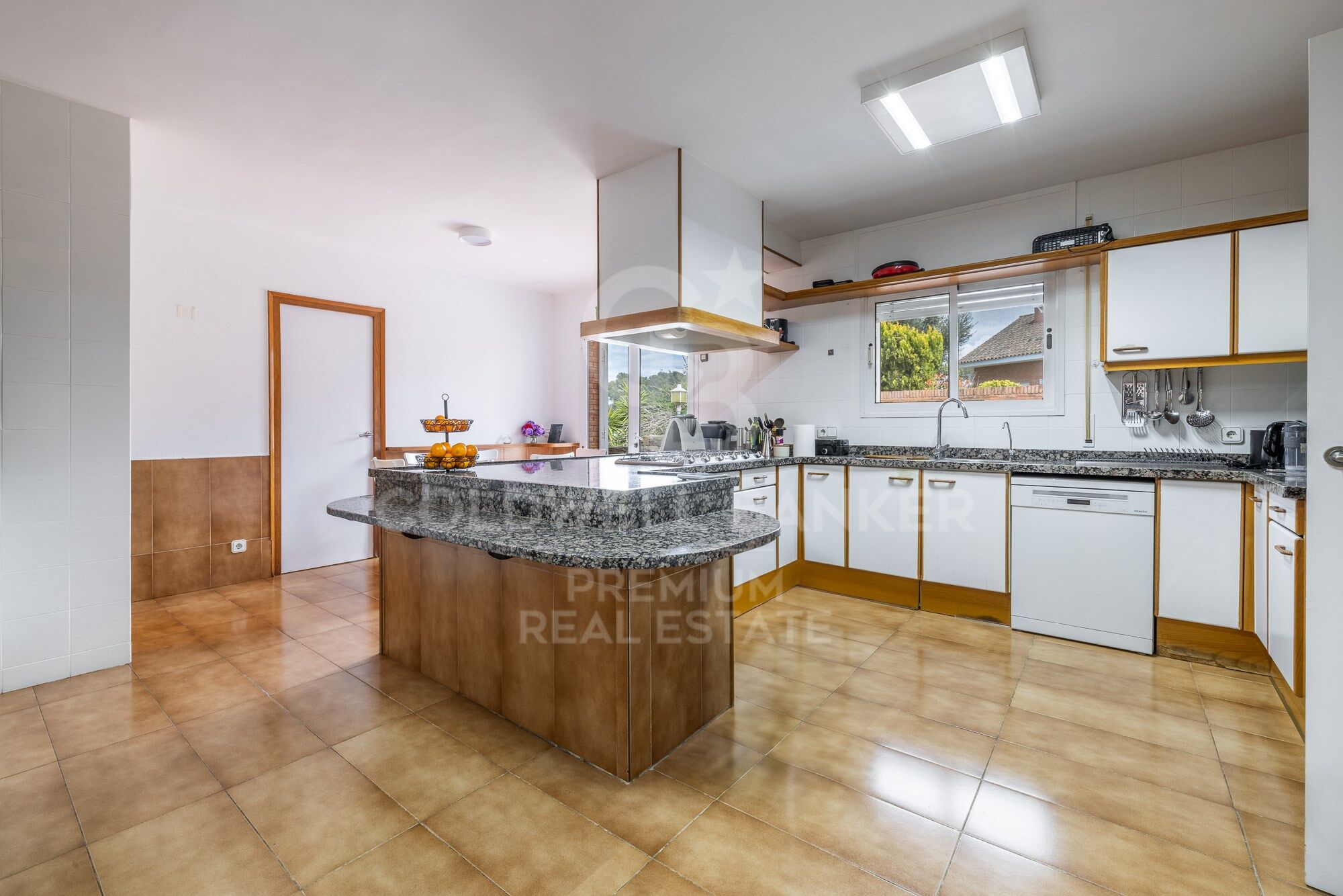 SPECTACULAR AND SUSTAINABLE HOUSE IN BELLATERRA