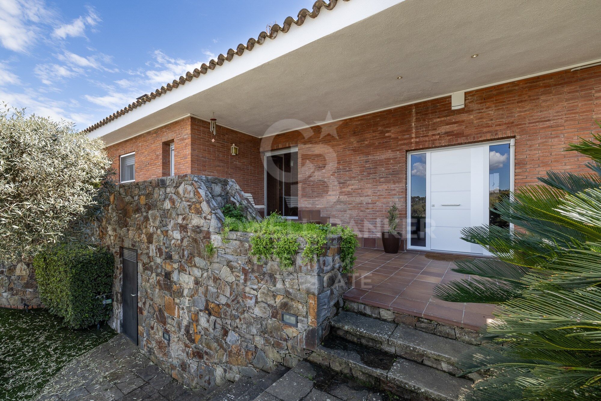 SPECTACULAR AND SUSTAINABLE HOUSE IN BELLATERRA