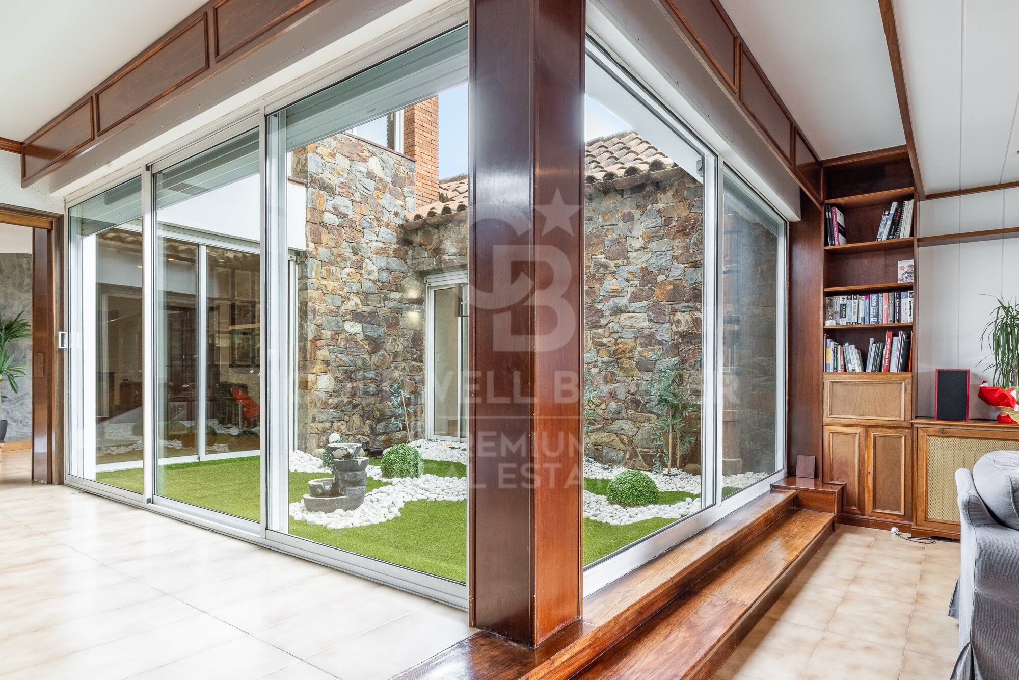 SPECTACULAR AND SUSTAINABLE HOUSE IN BELLATERRA