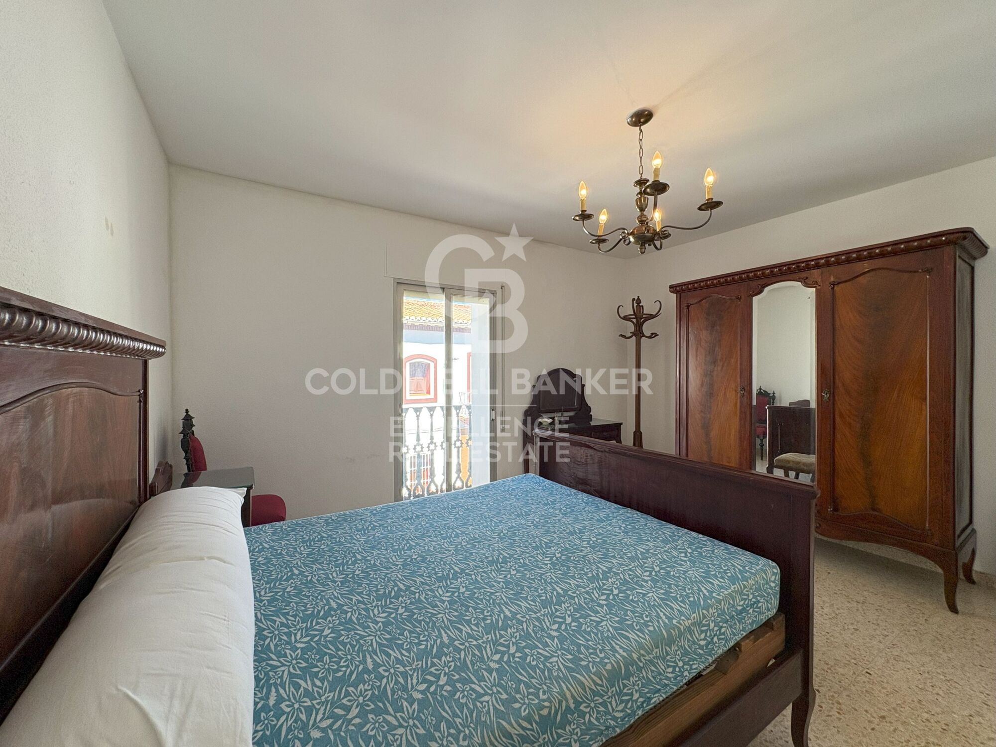 Charming Village House in Xeresa - 240 m², 5 Bedrooms and Great Potential