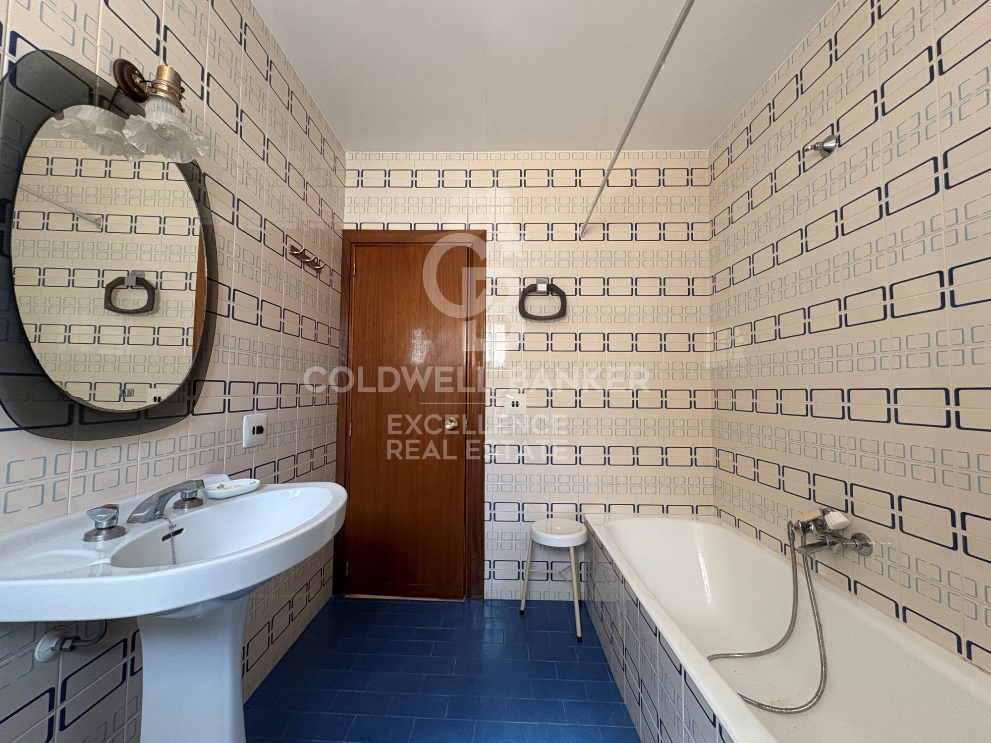 Charming Village House in Xeresa - 240 m², 5 Bedrooms and Great Potential